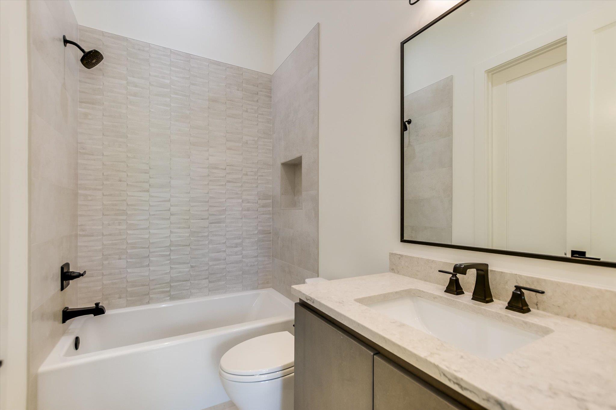 121 Azalea Loop, Horseshoe Bay, TX 78657