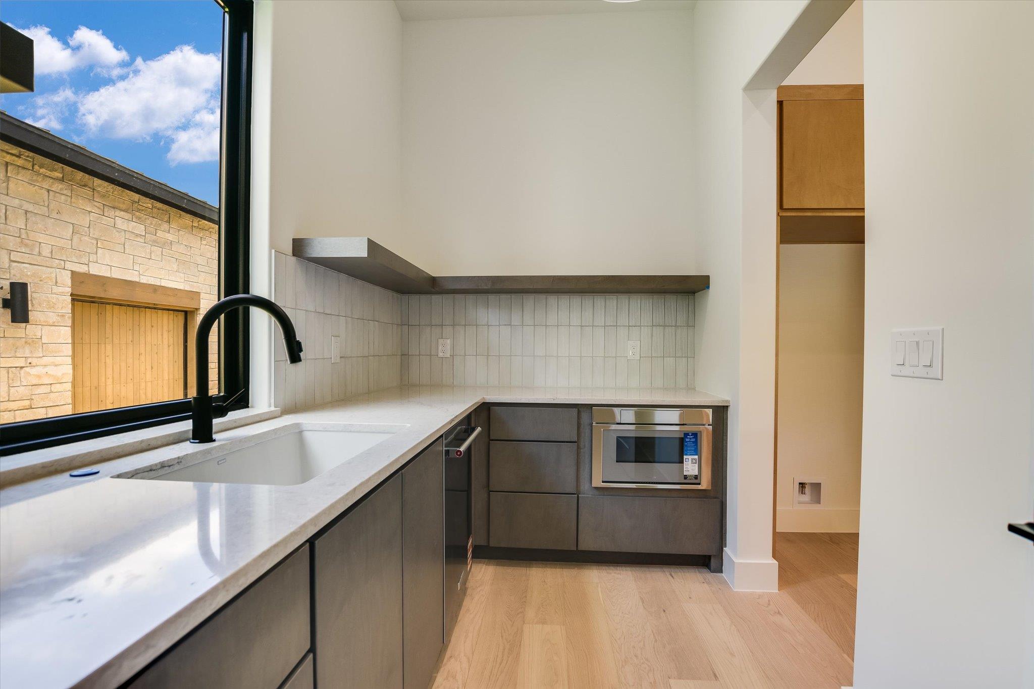 121 Azalea Loop, Horseshoe Bay, TX 78657