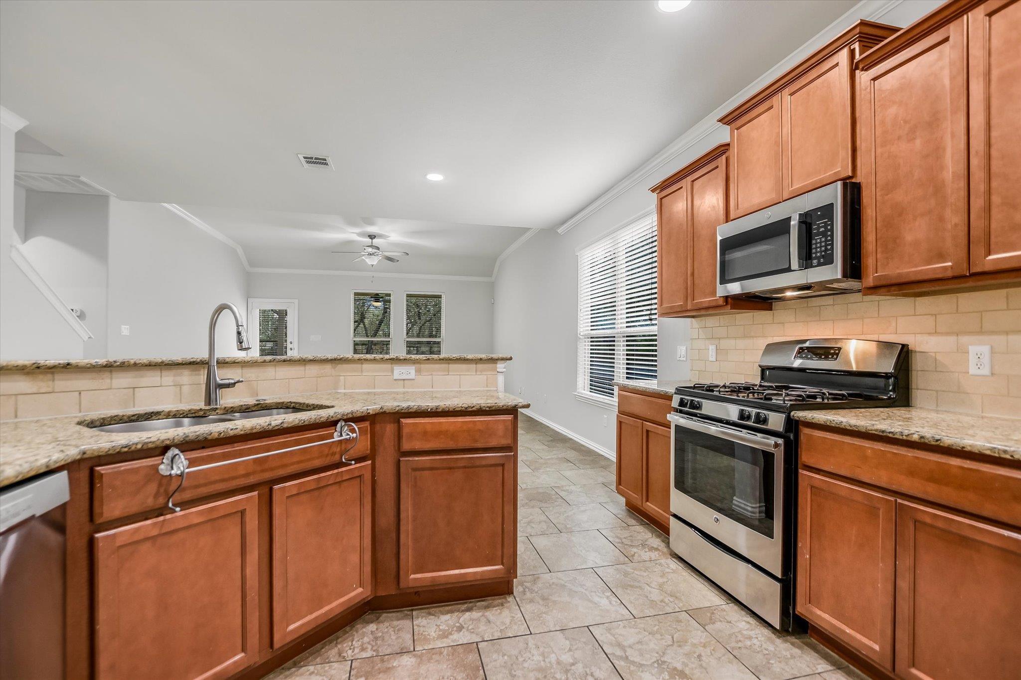 3741 BAINBRIDGE St, Round Rock, TX 78681