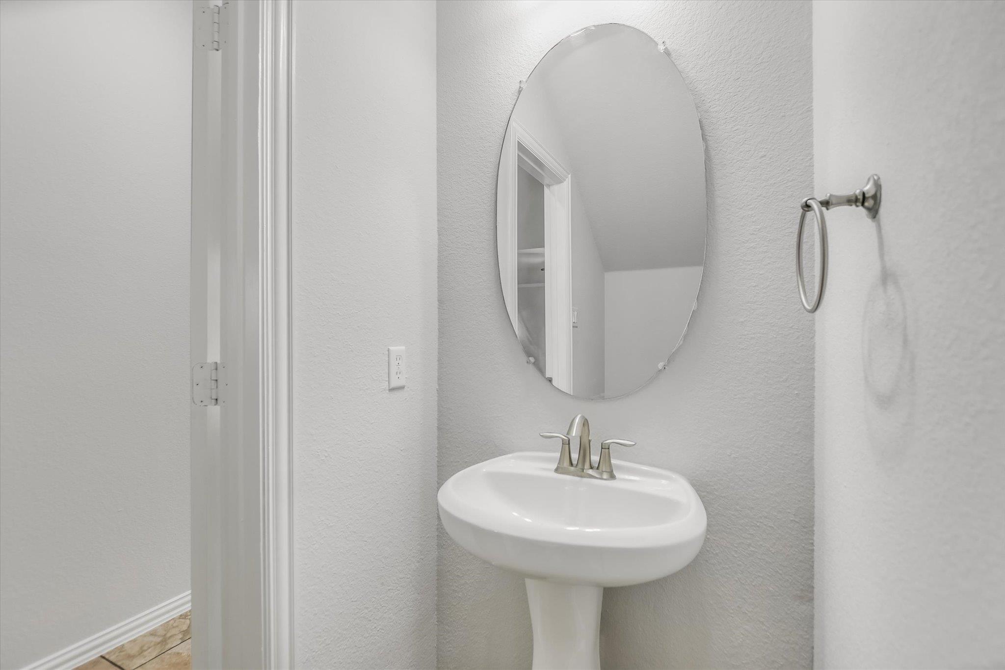 3741 BAINBRIDGE St, Round Rock, TX 78681