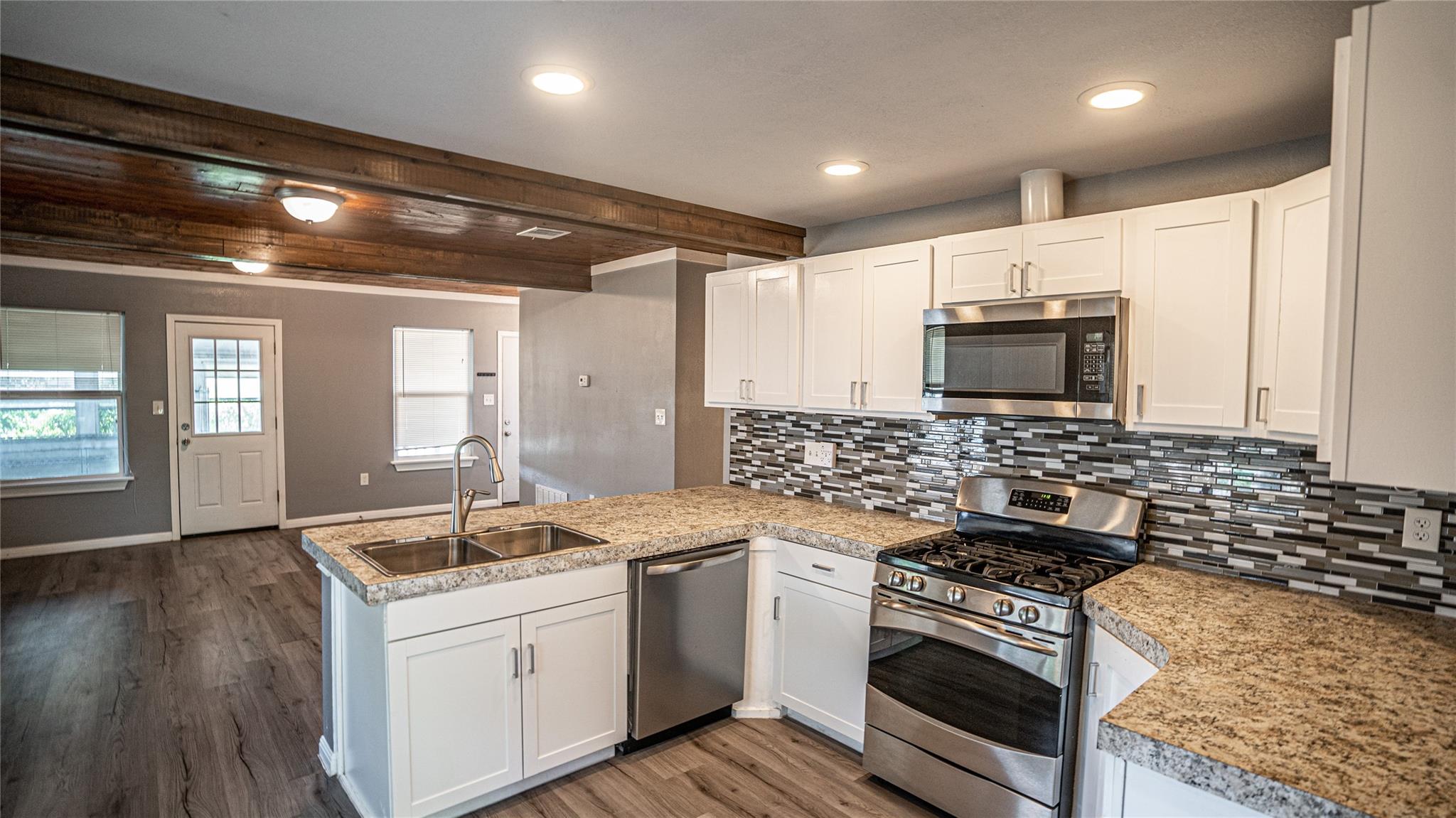 106 W Hoopes Ave, Pflugerville, TX 78660