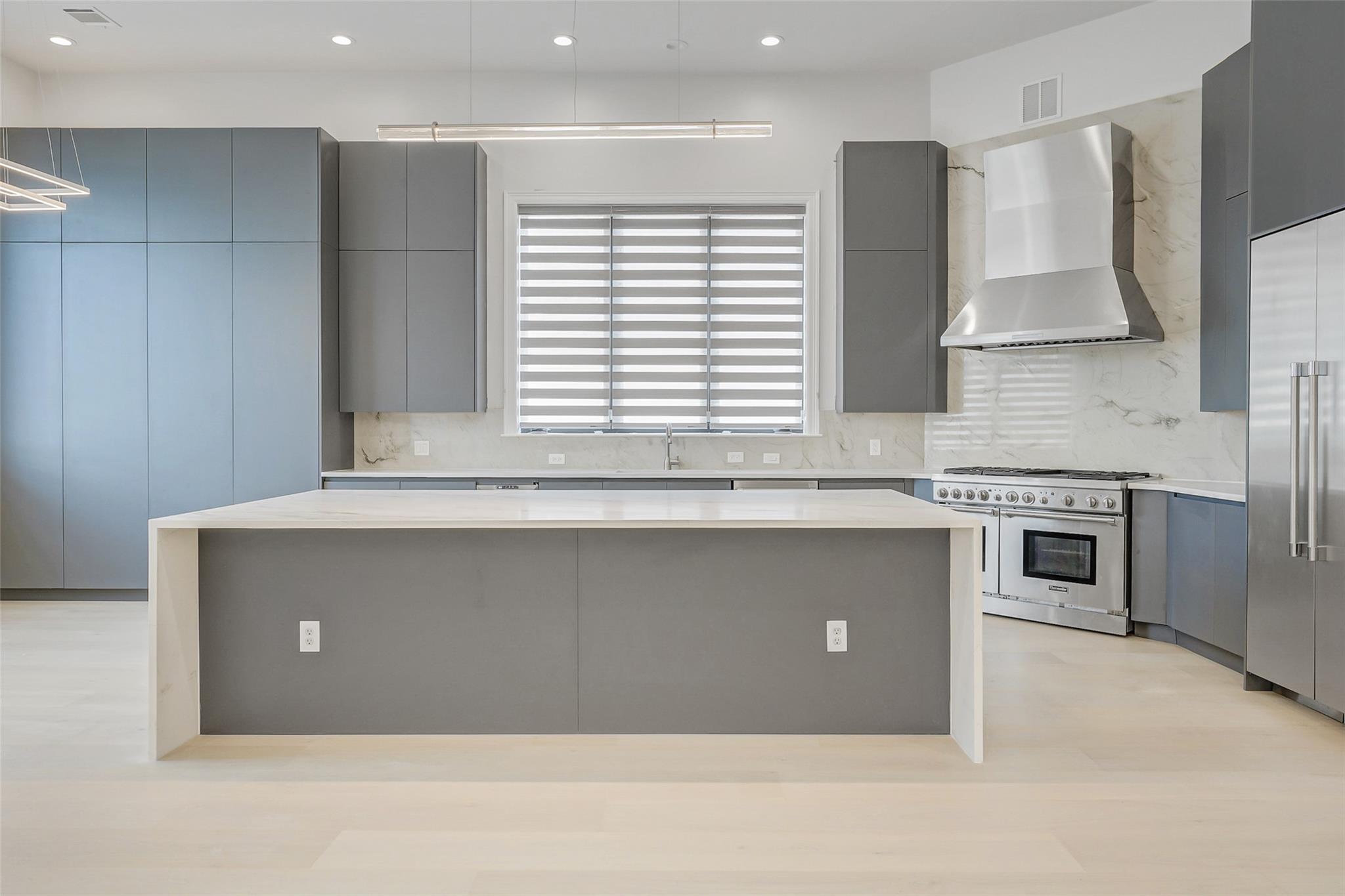 2822 Westgrove Ln, Houston, TX 77027