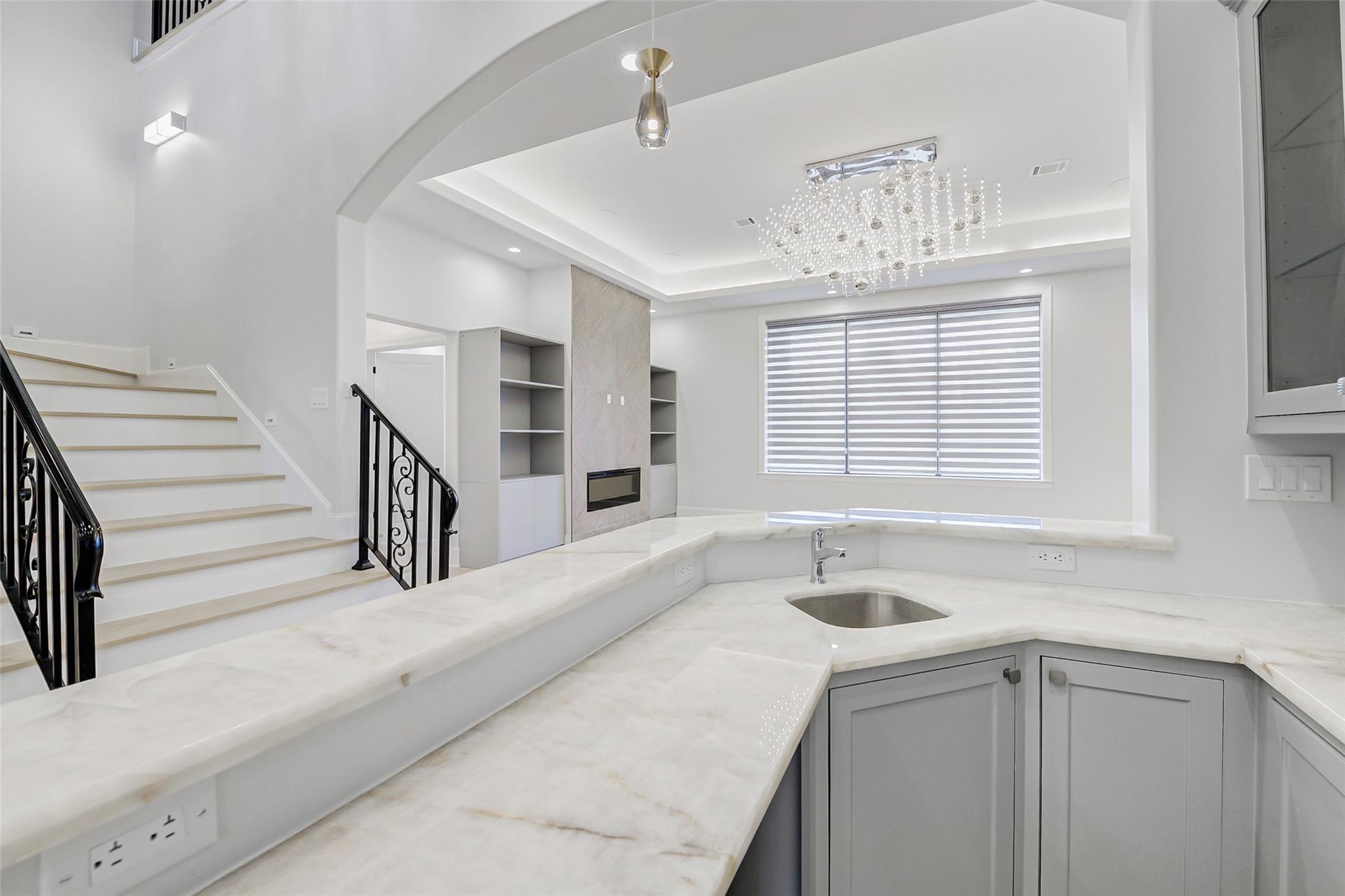 2822 Westgrove Ln, Houston, TX 77027