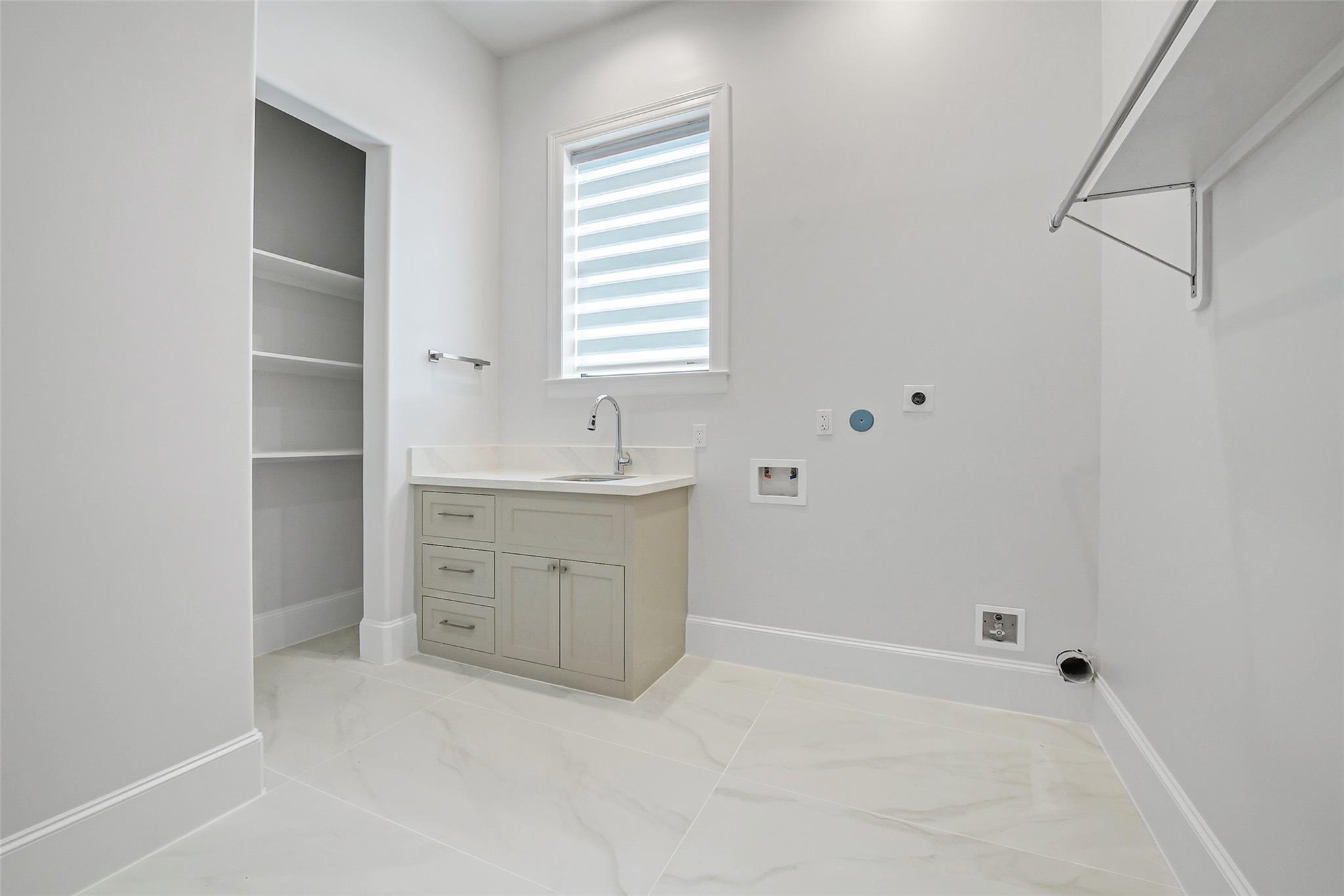 2822 Westgrove Ln, Houston, TX 77027