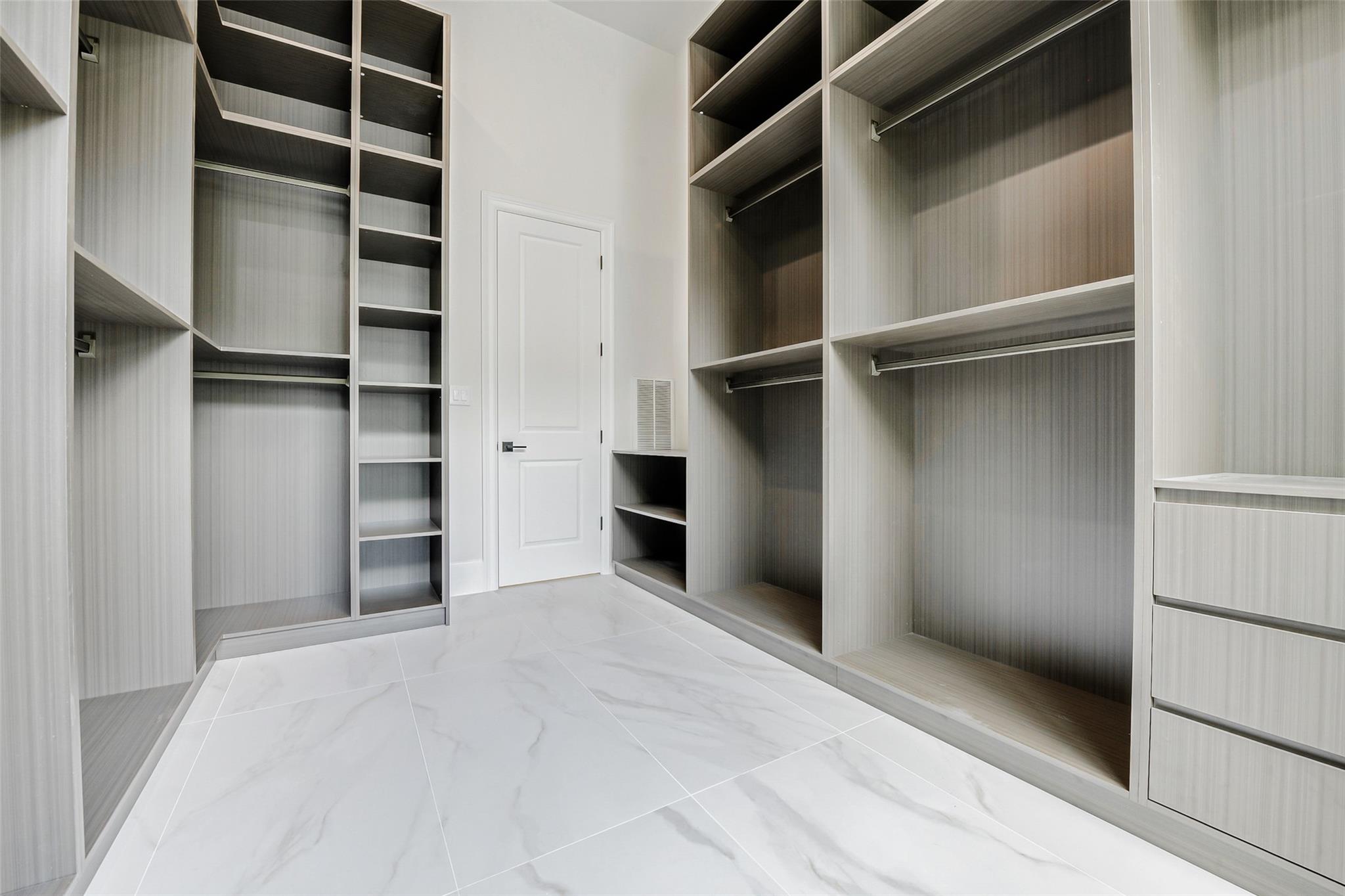 2822 Westgrove Ln, Houston, TX 77027