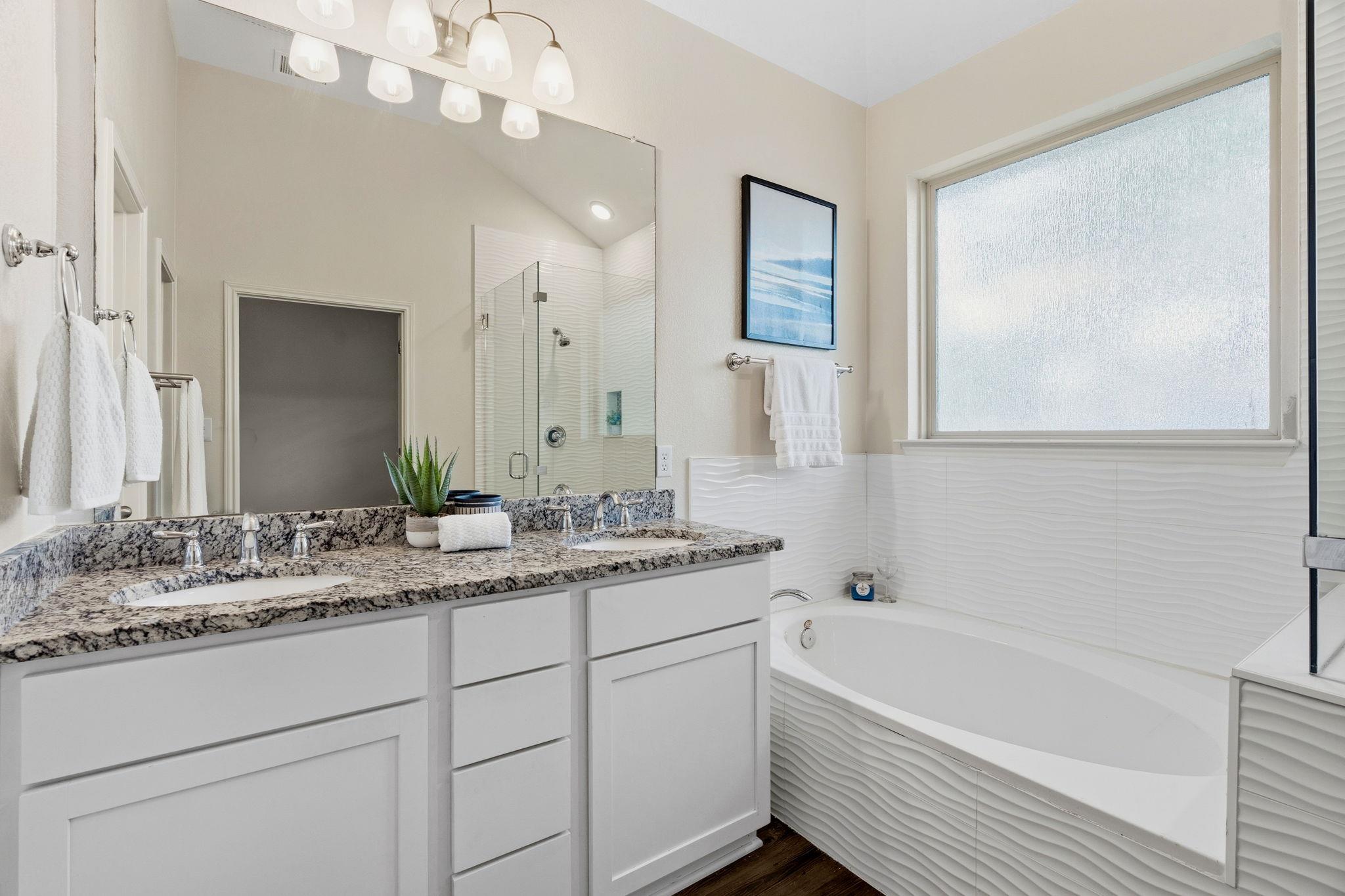 235 Sage Holw S, Dripping Springs, TX 78620