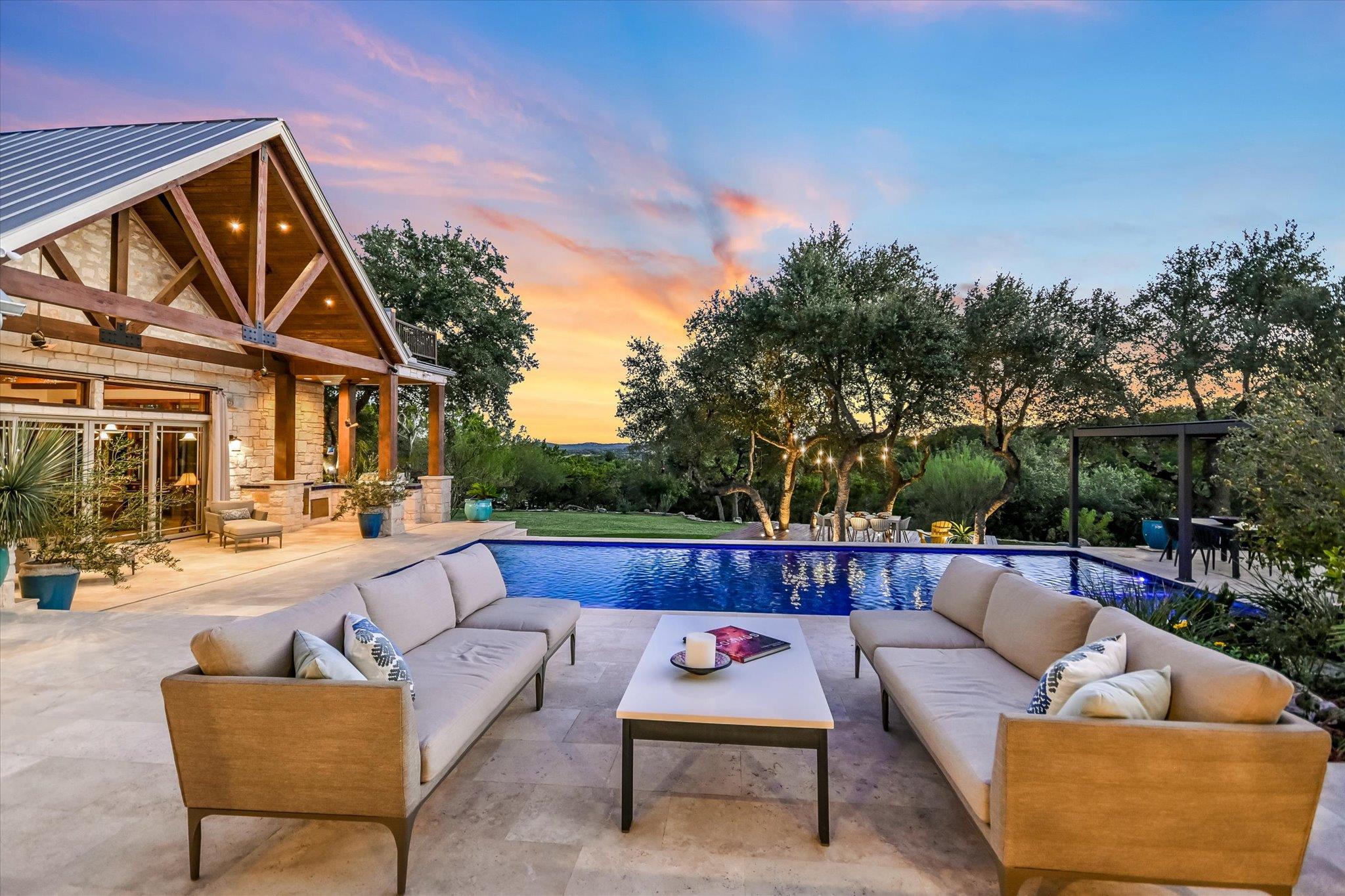 601 Crystal Creek Dr, Austin, TX 78746