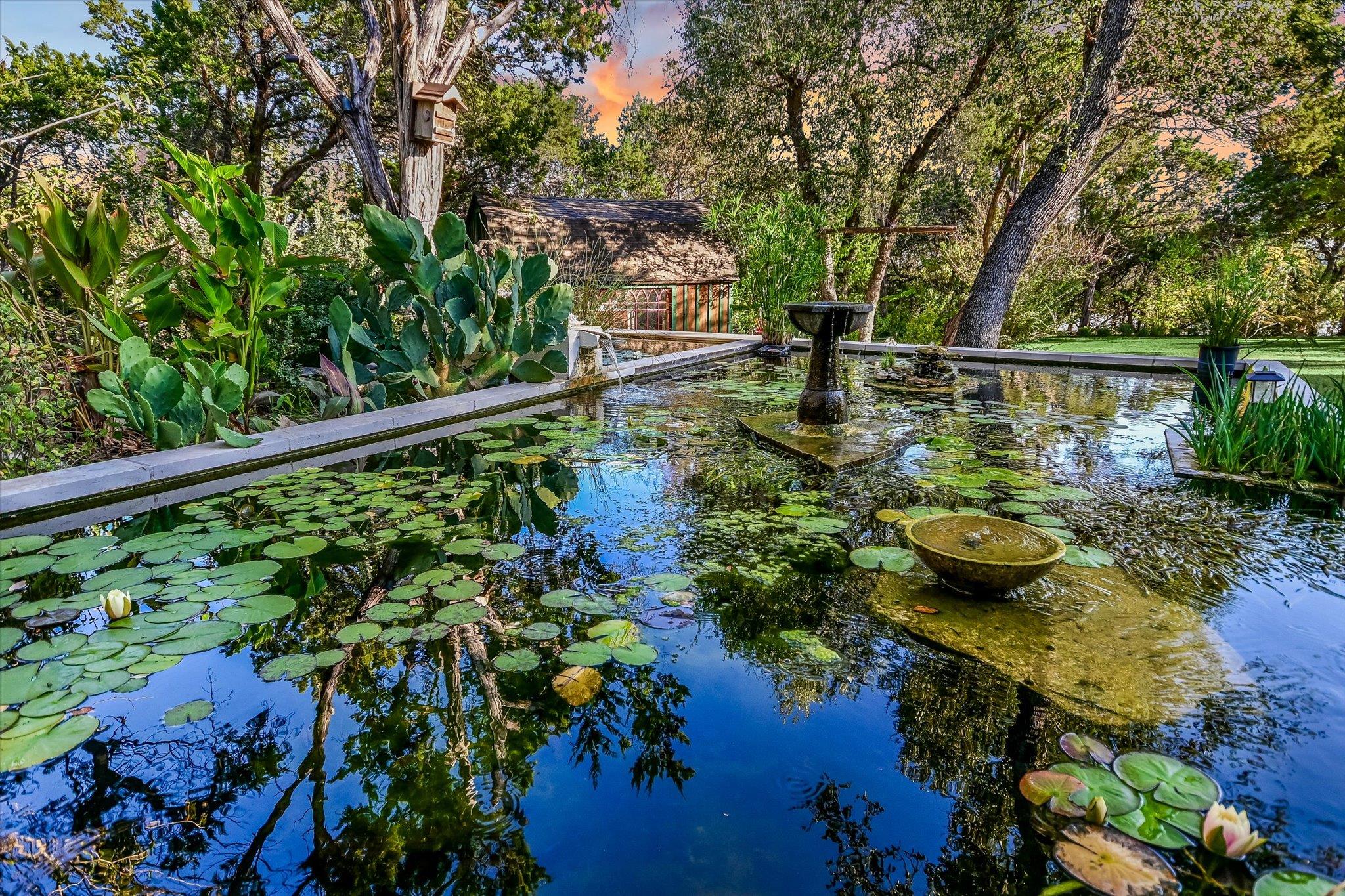 601 Crystal Creek Dr, Austin, TX 78746