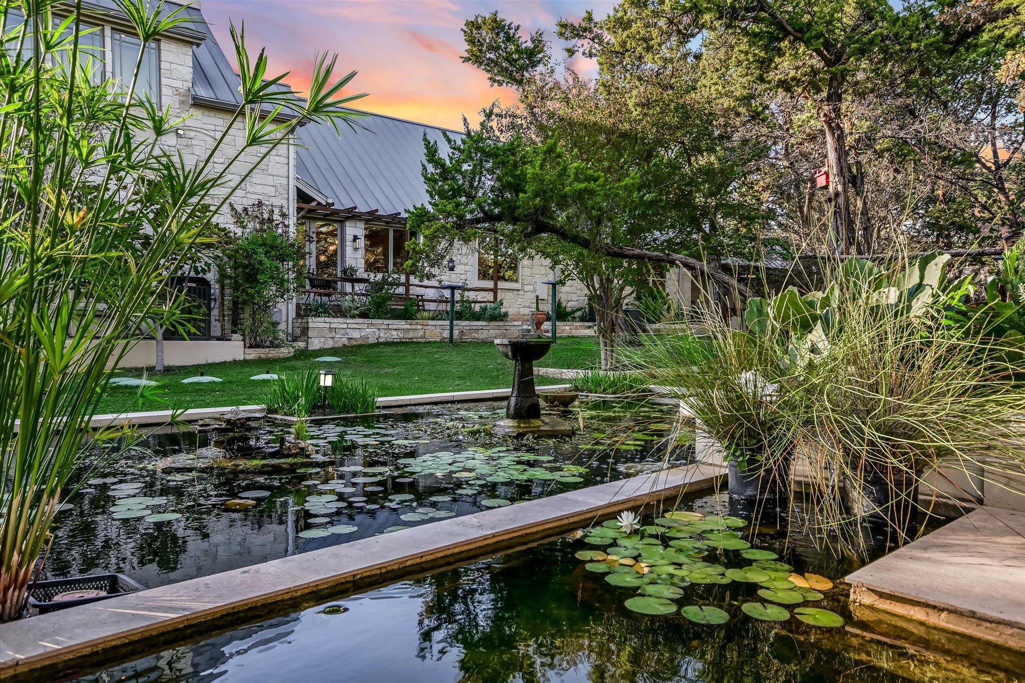 601 Crystal Creek Dr, Austin, TX 78746