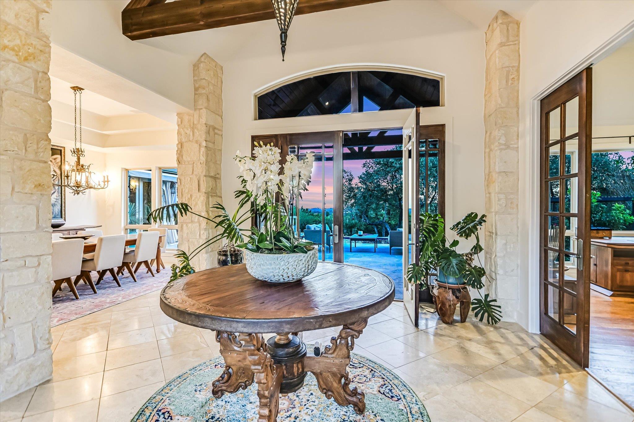 601 Crystal Creek Dr, Austin, TX 78746