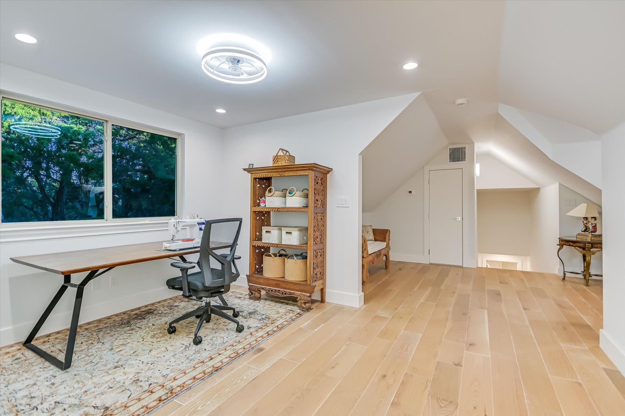 601 Crystal Creek Dr, Austin, TX 78746