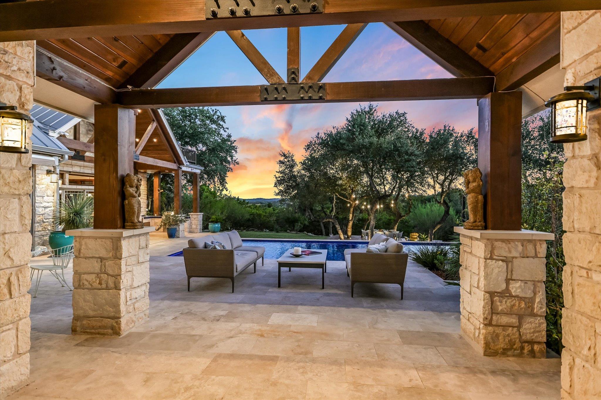 601 Crystal Creek Dr, Austin, TX 78746