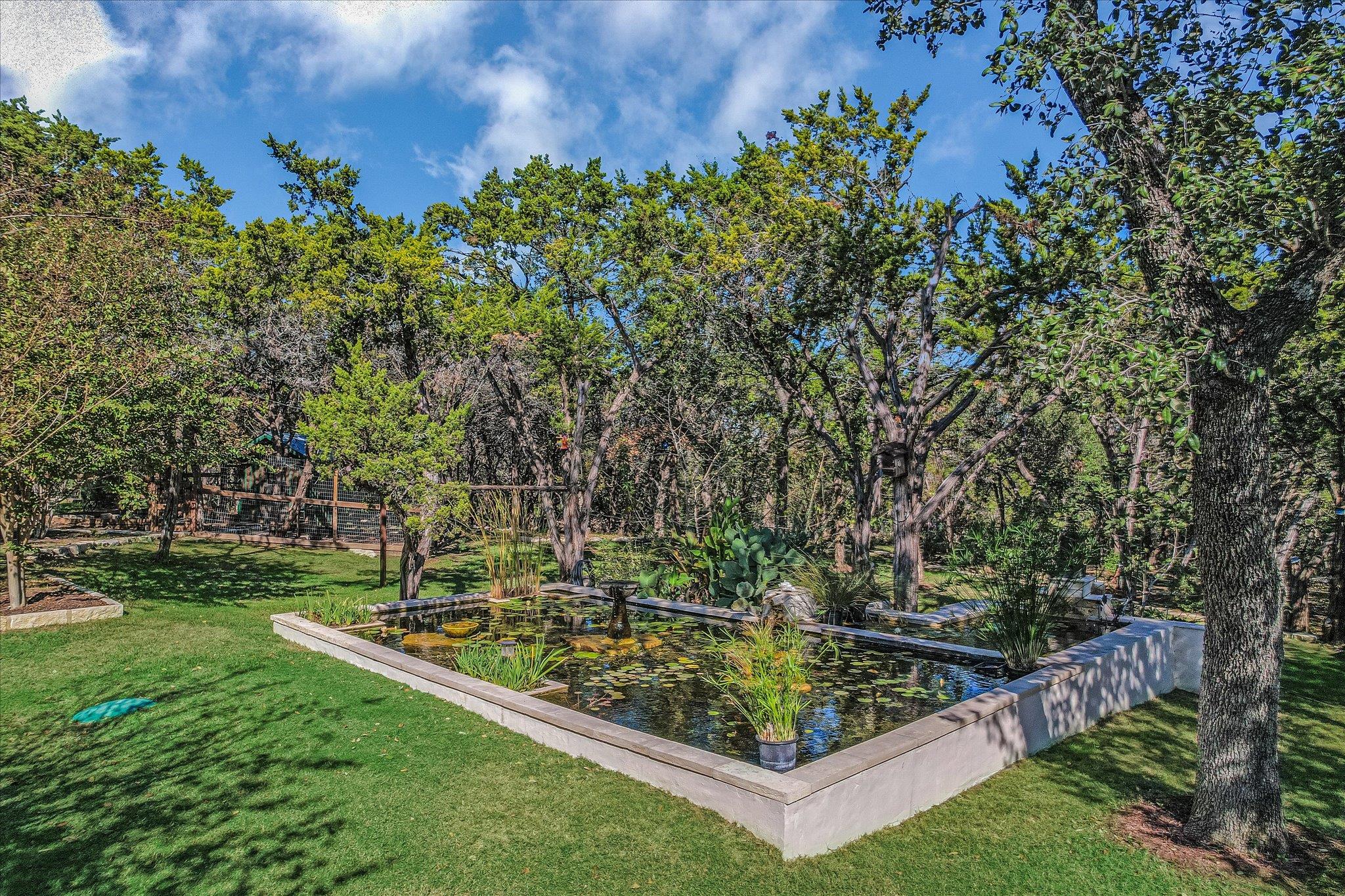 601 Crystal Creek Dr, Austin, TX 78746