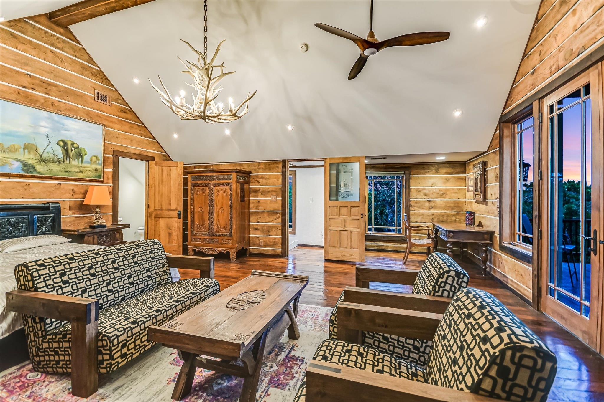 601 Crystal Creek Dr, Austin, TX 78746