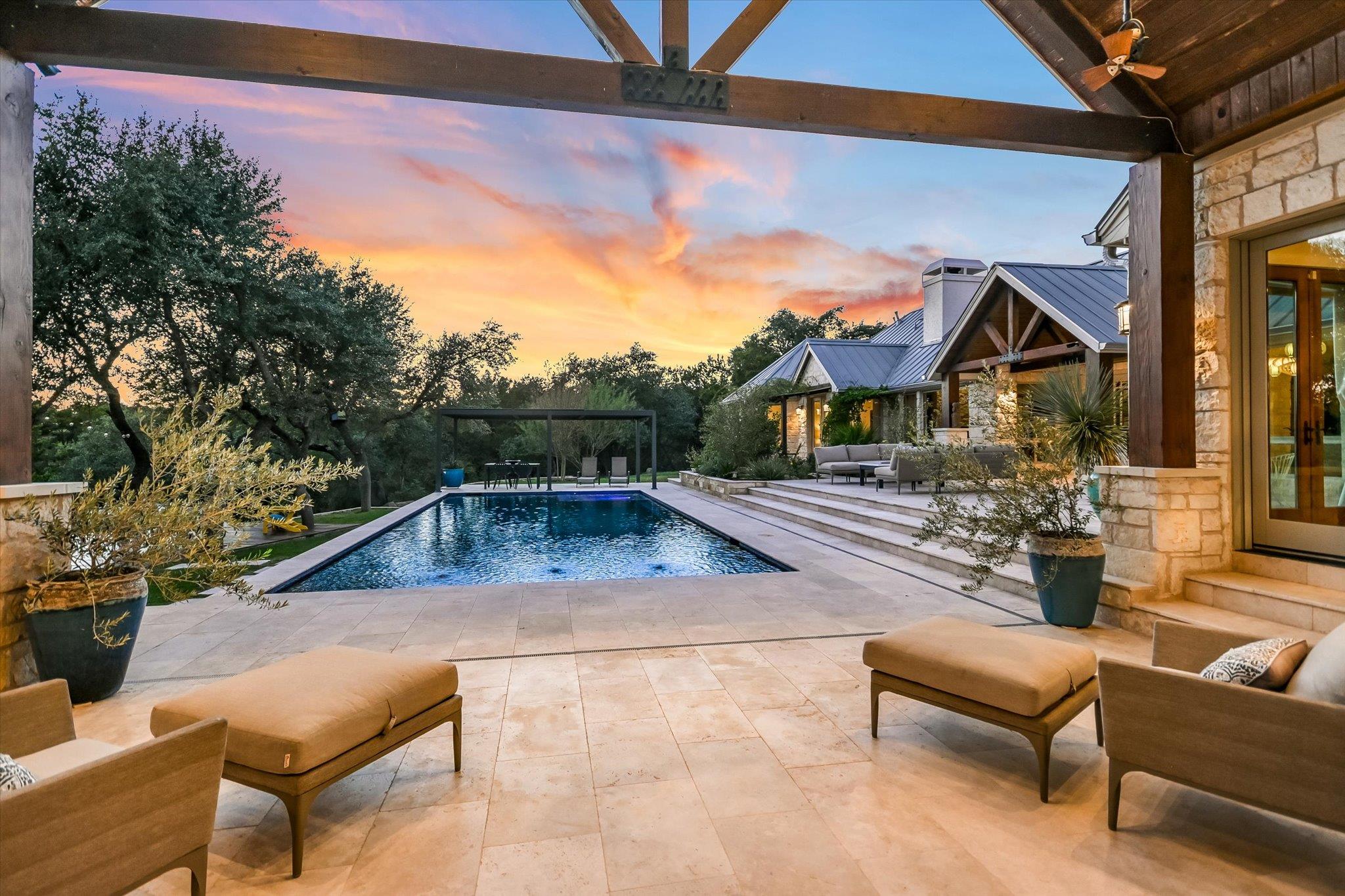 601 Crystal Creek Dr, Austin, TX 78746