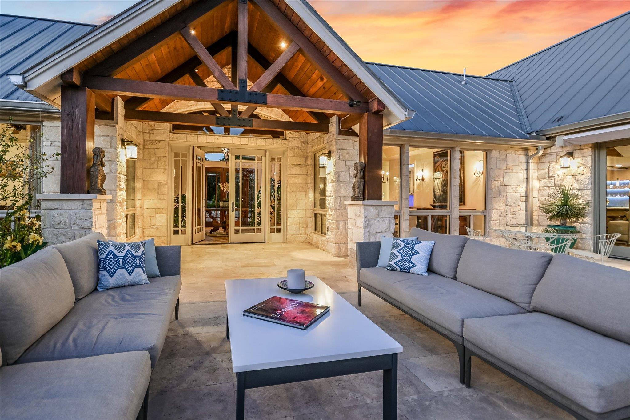 601 Crystal Creek Dr, Austin, TX 78746