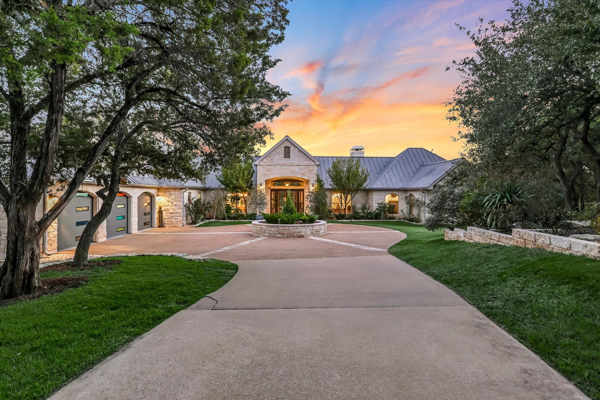 601 Crystal Creek Dr, Austin, TX 78746