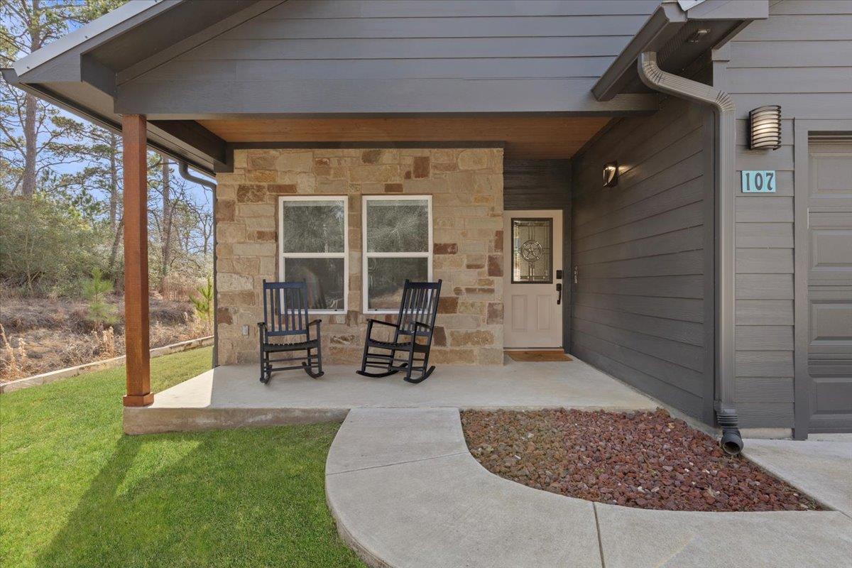 107 E Keamuku Ct, Bastrop, TX 78602