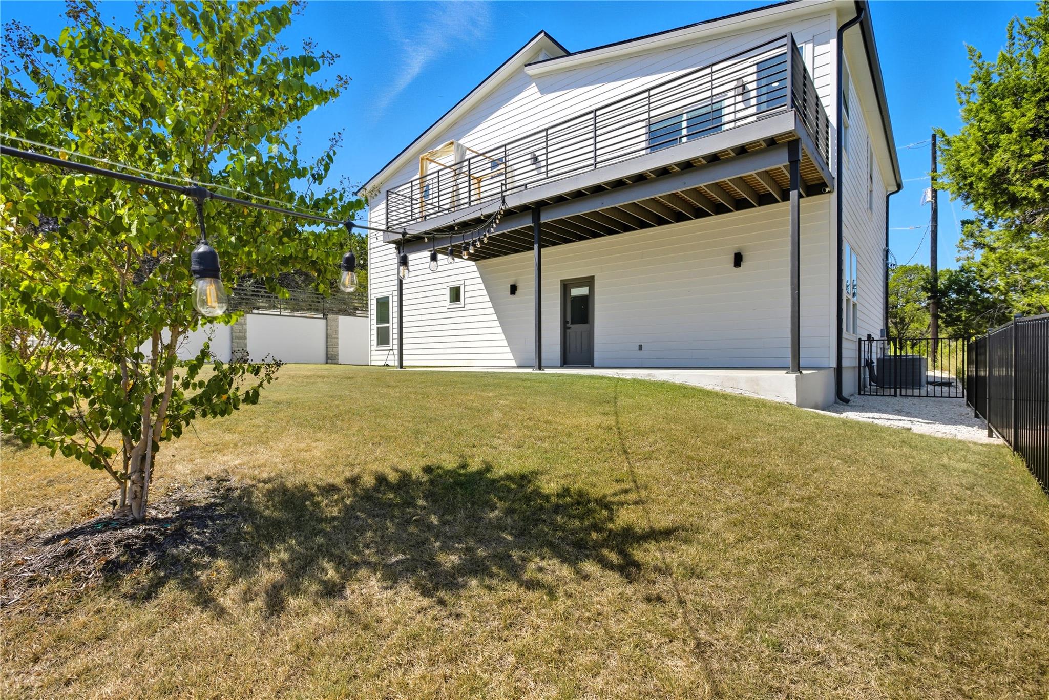 8303 Tombstone Cv, Lago Vista, TX 78645