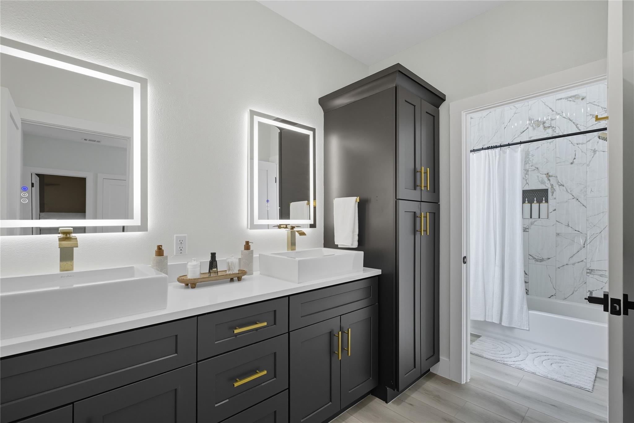 8303 Tombstone Cv, Lago Vista, TX 78645