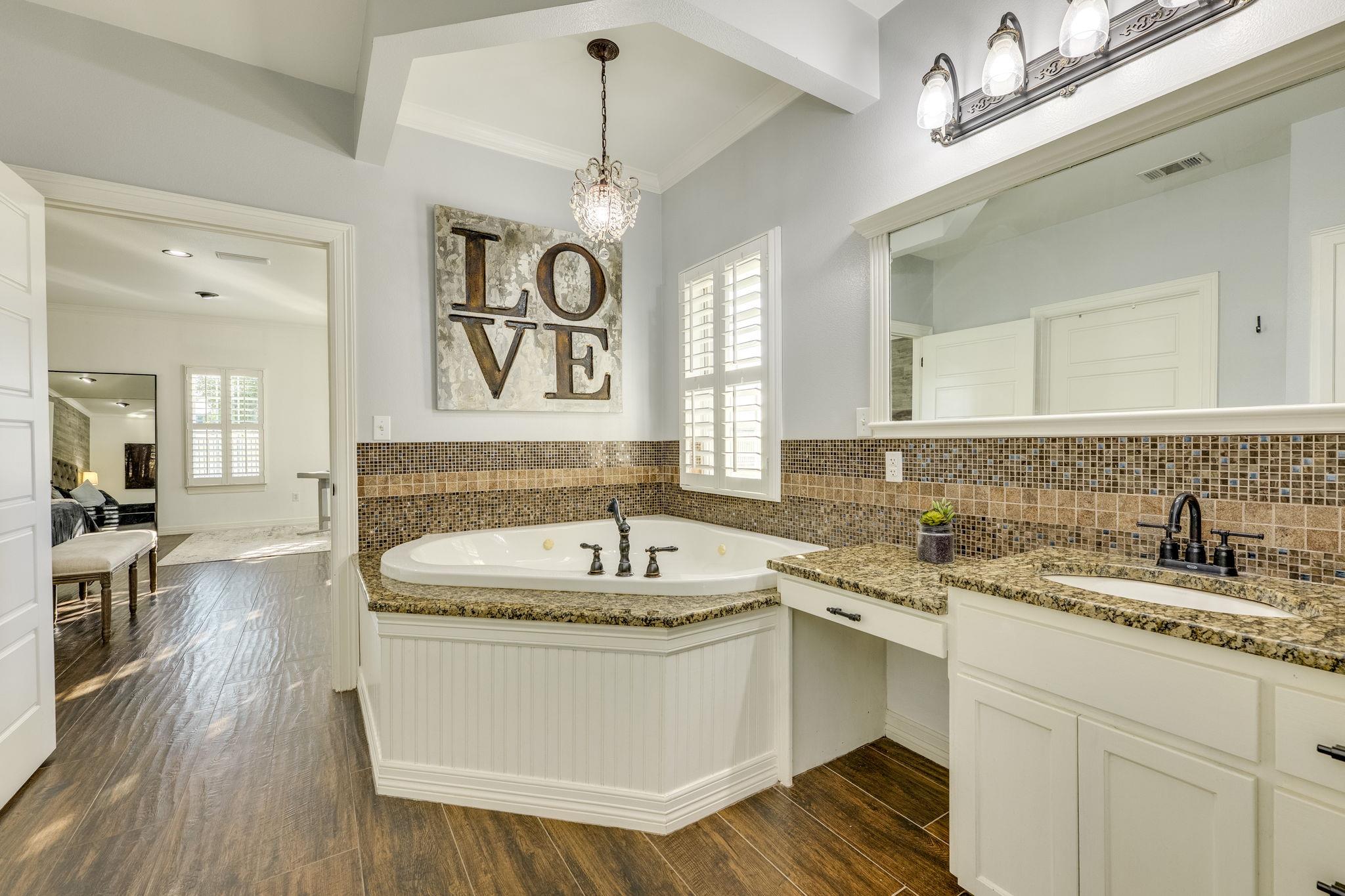 1185 County Road 258, Bertram, TX 78605