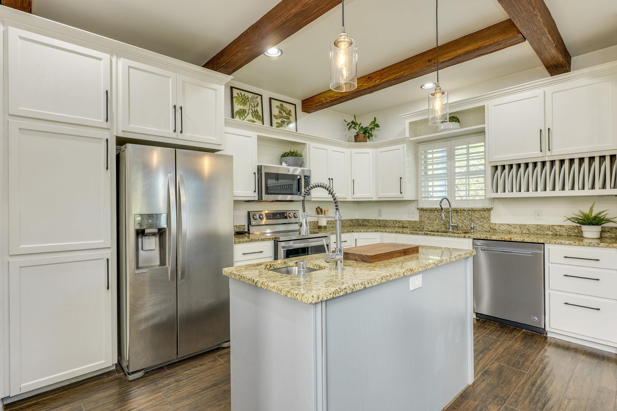 1185 County Road 258, Bertram, TX 78605