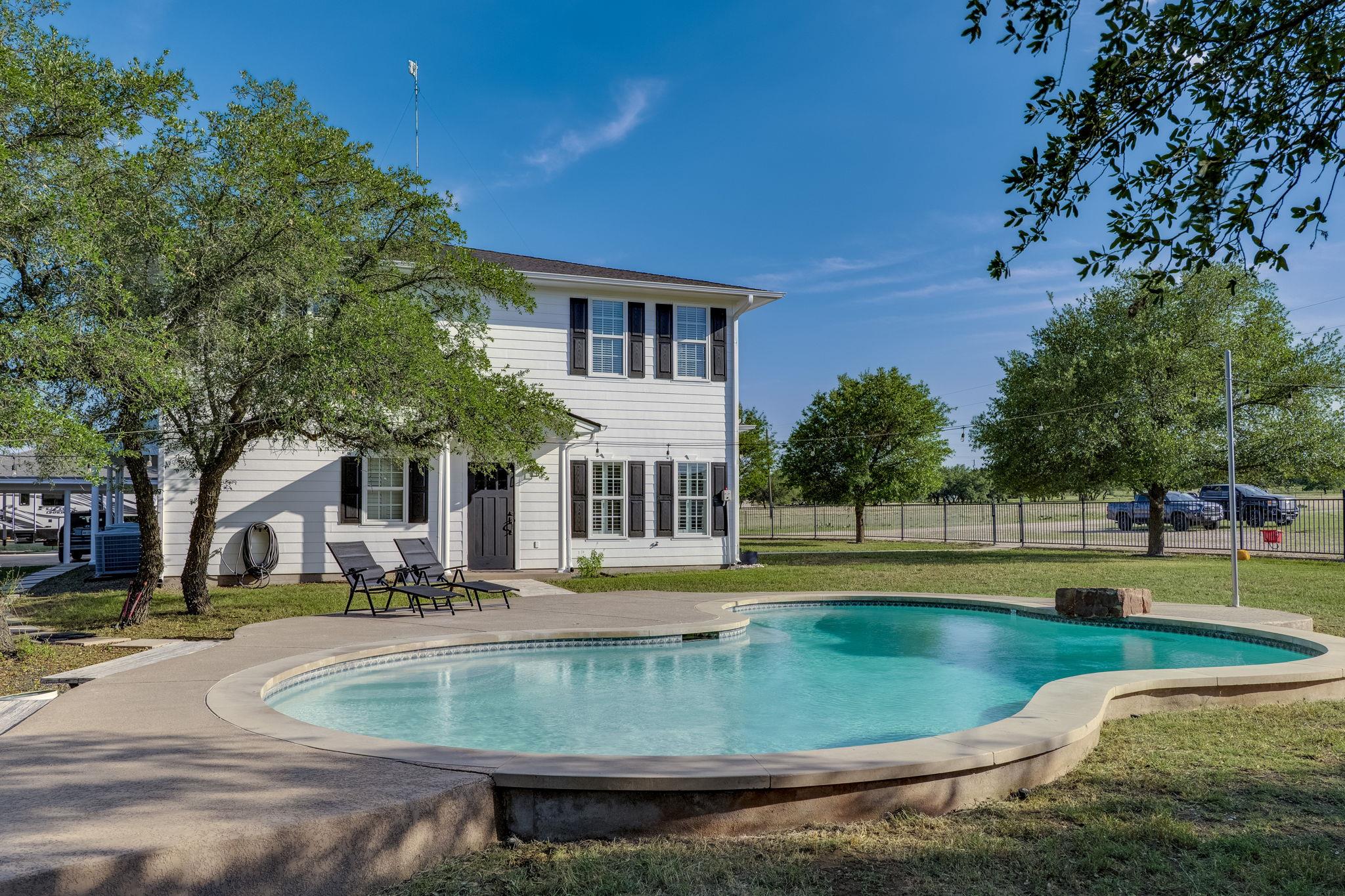 1185 County Road 258, Bertram, TX 78605