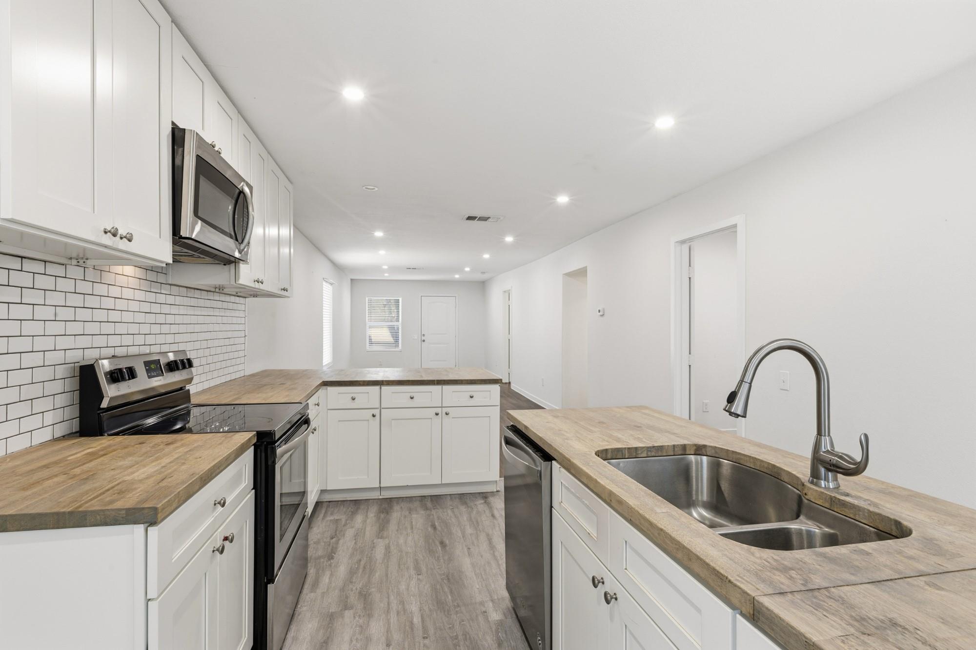 108 Irene St, Elgin, TX 78621