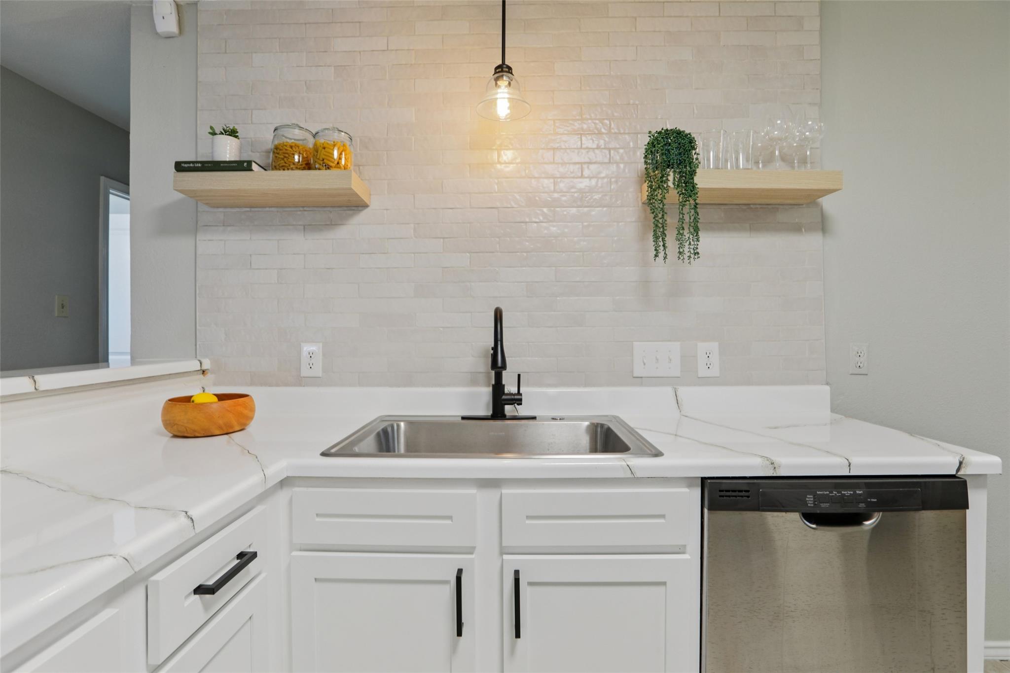 8406 Copano Dr, Austin, TX 78749