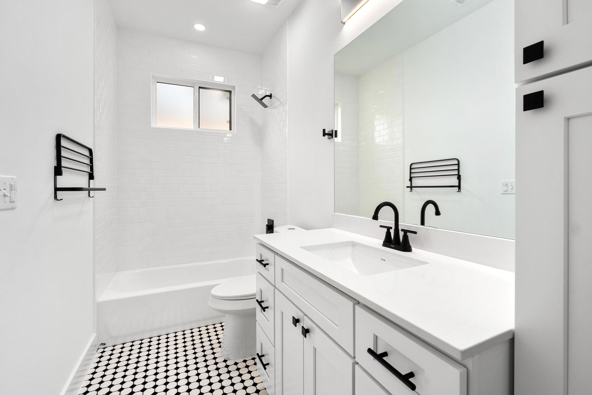 1500 Sylvan Glade # 2A, Austin, TX 78745