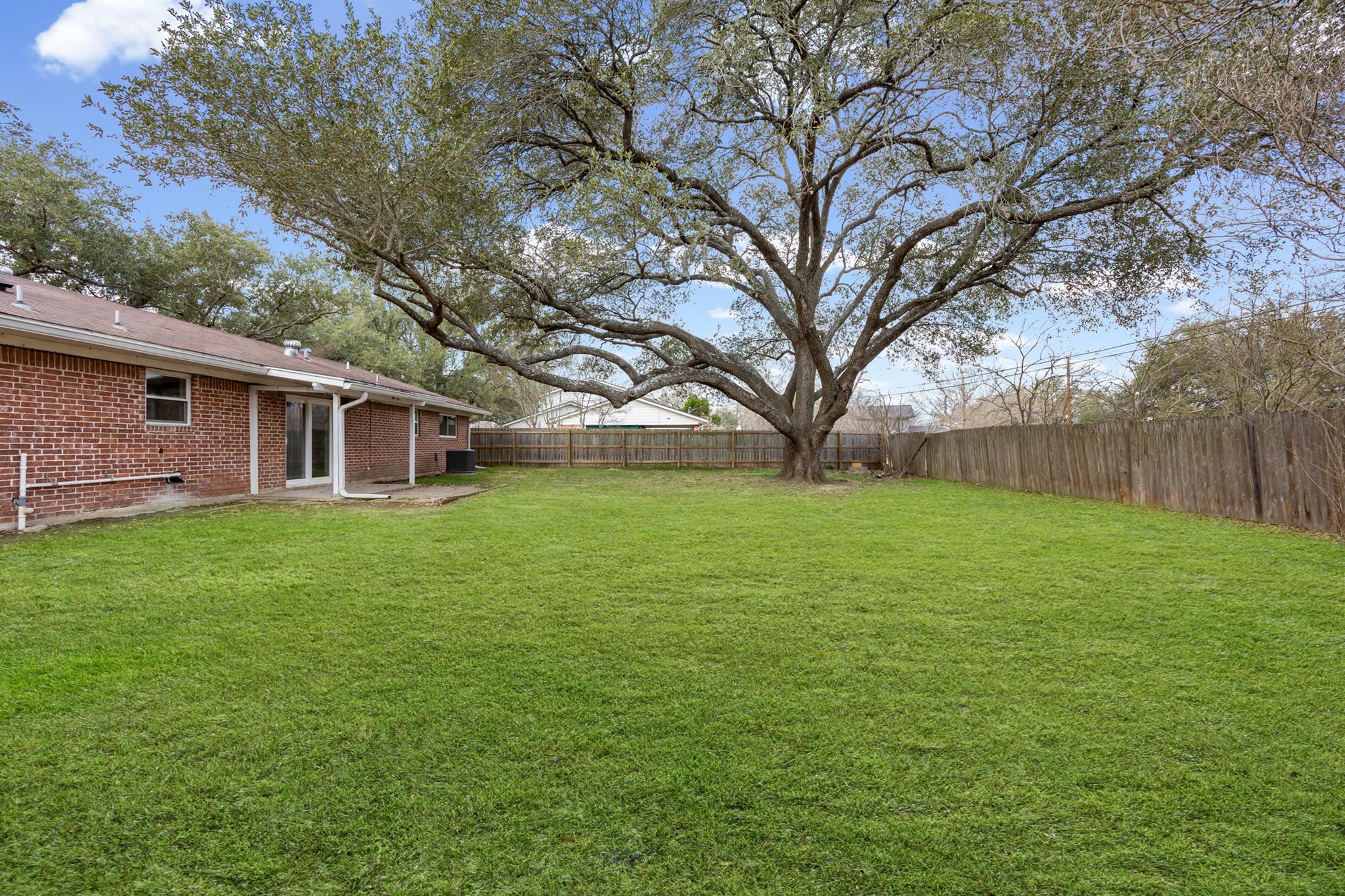 795 Vogel Dr, Lockhart, TX 78644