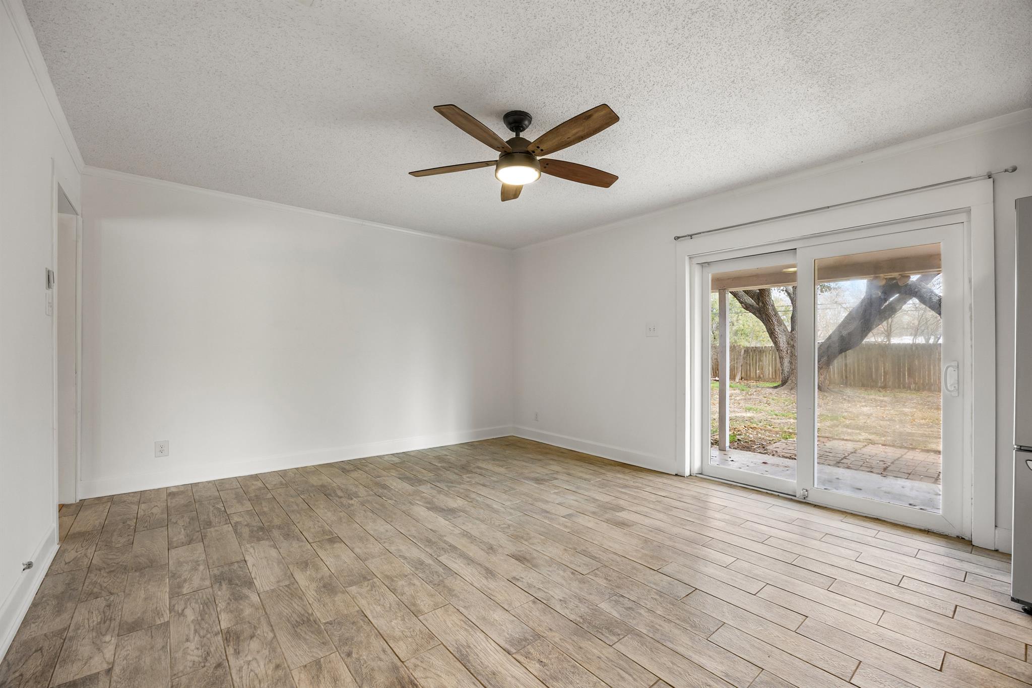 795 Vogel Dr, Lockhart, TX 78644