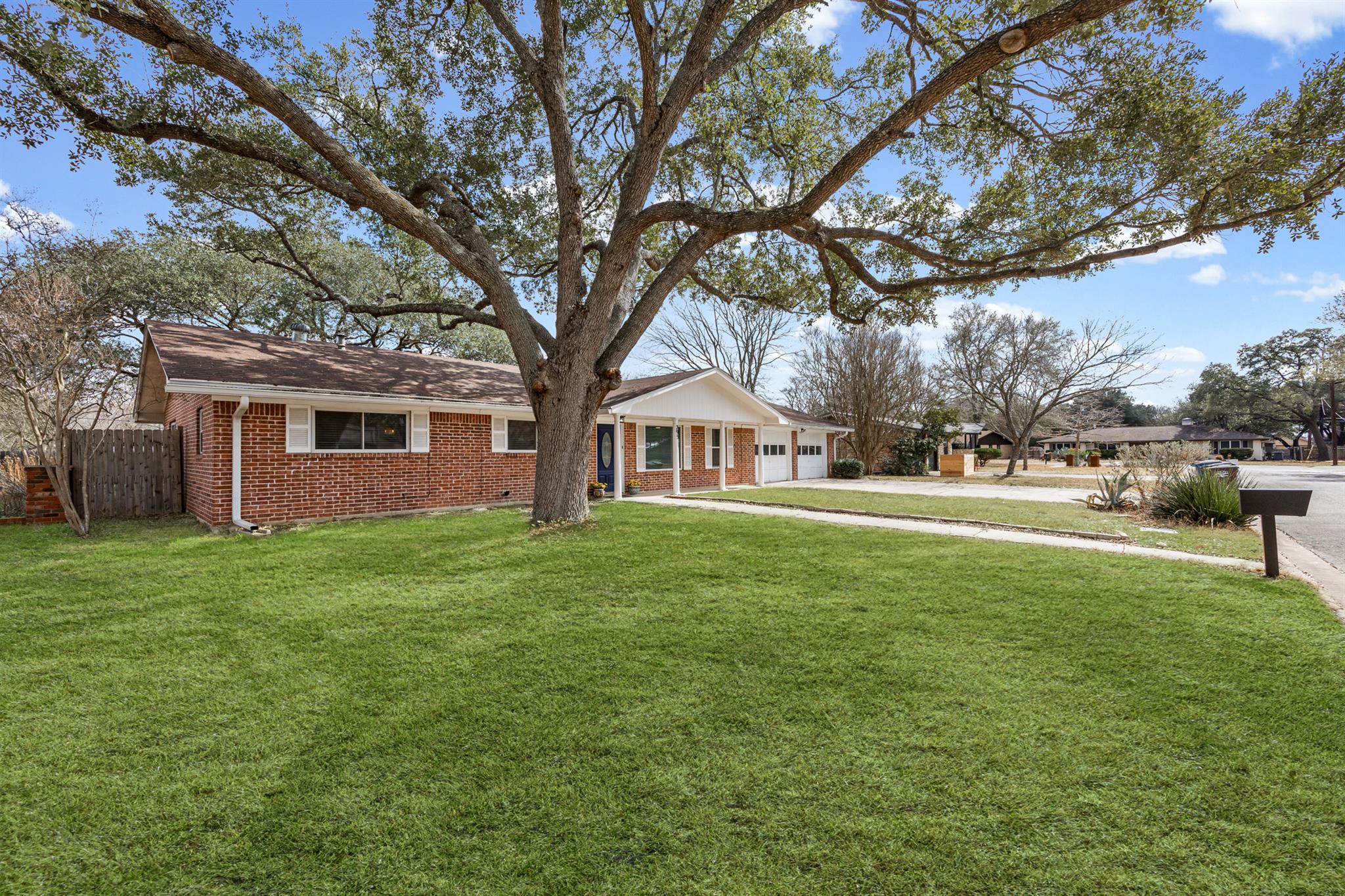 795 Vogel Dr, Lockhart, TX 78644