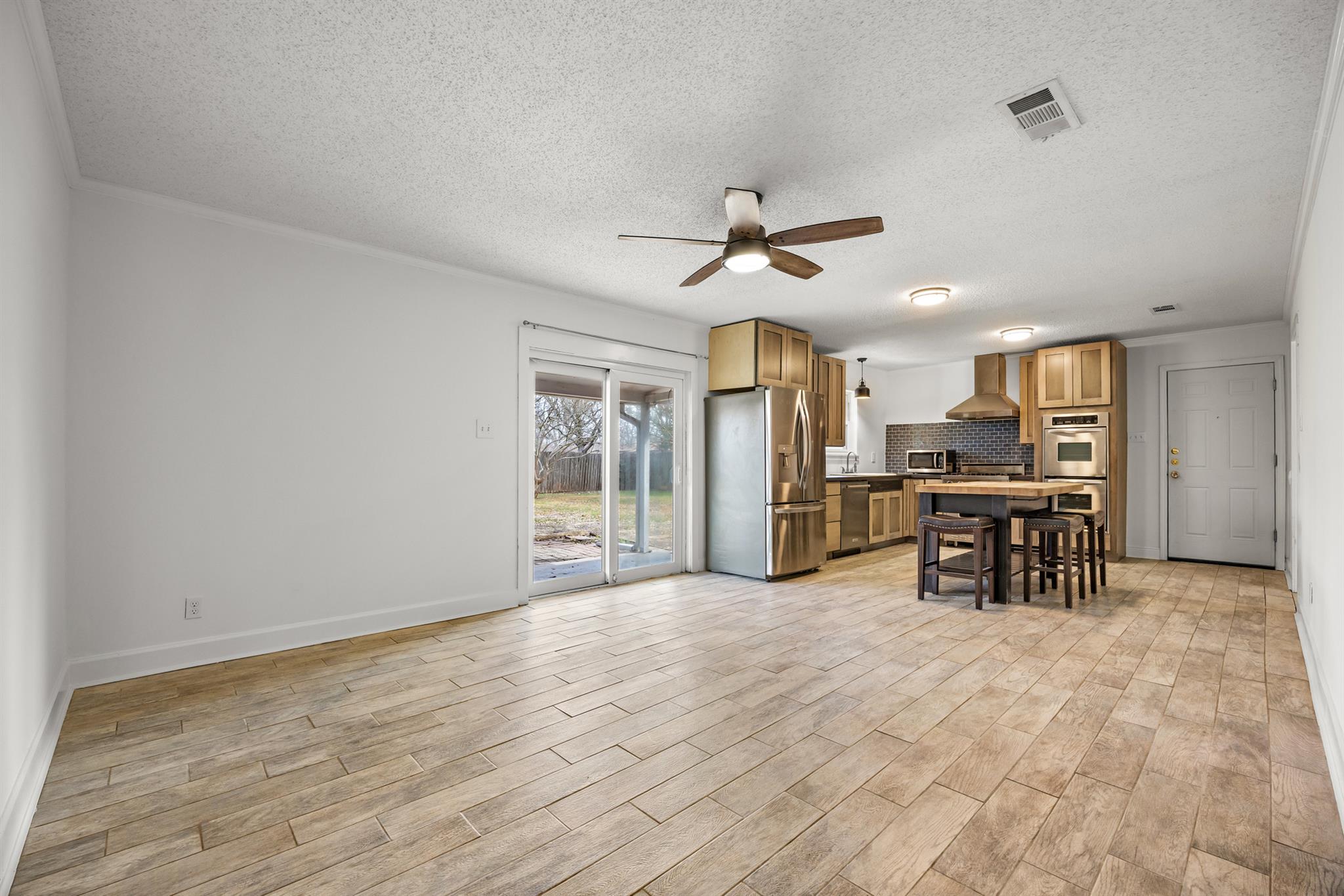 795 Vogel Dr, Lockhart, TX 78644