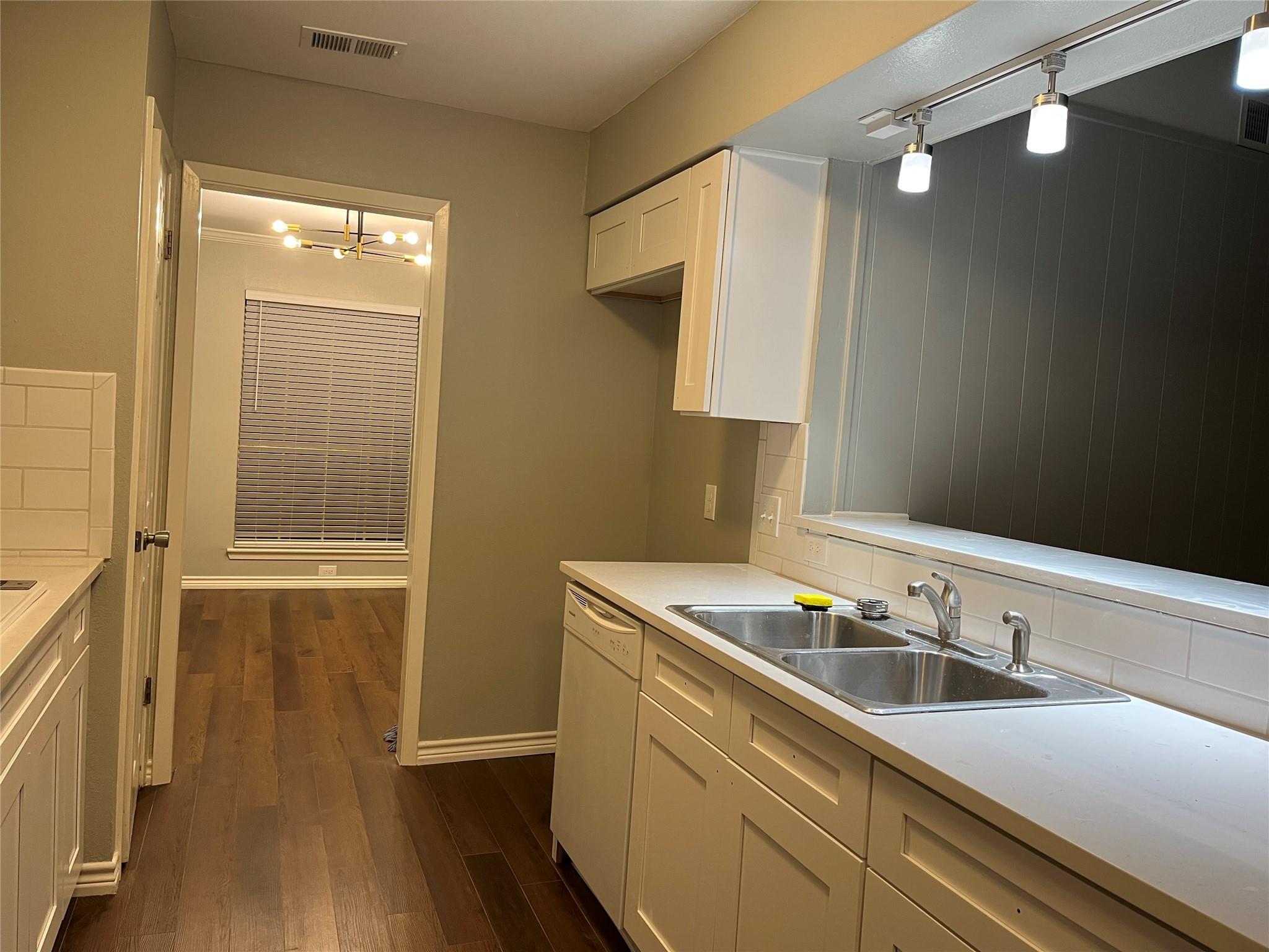 1619 E Cripple Creek Dr, Austin, TX 78758