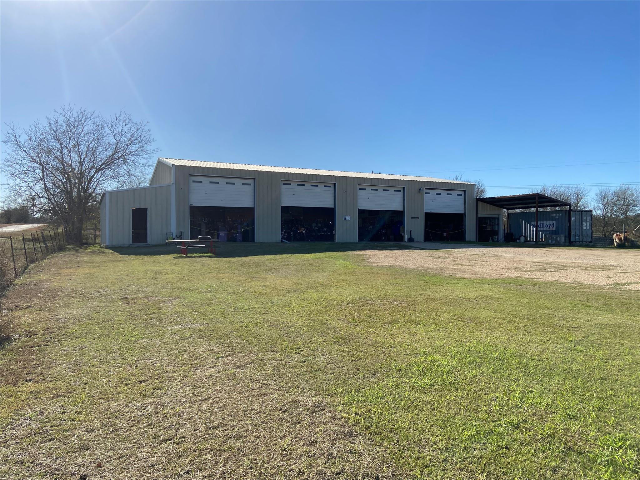 1516 Old Luling Rd, Lockhart, TX 78644