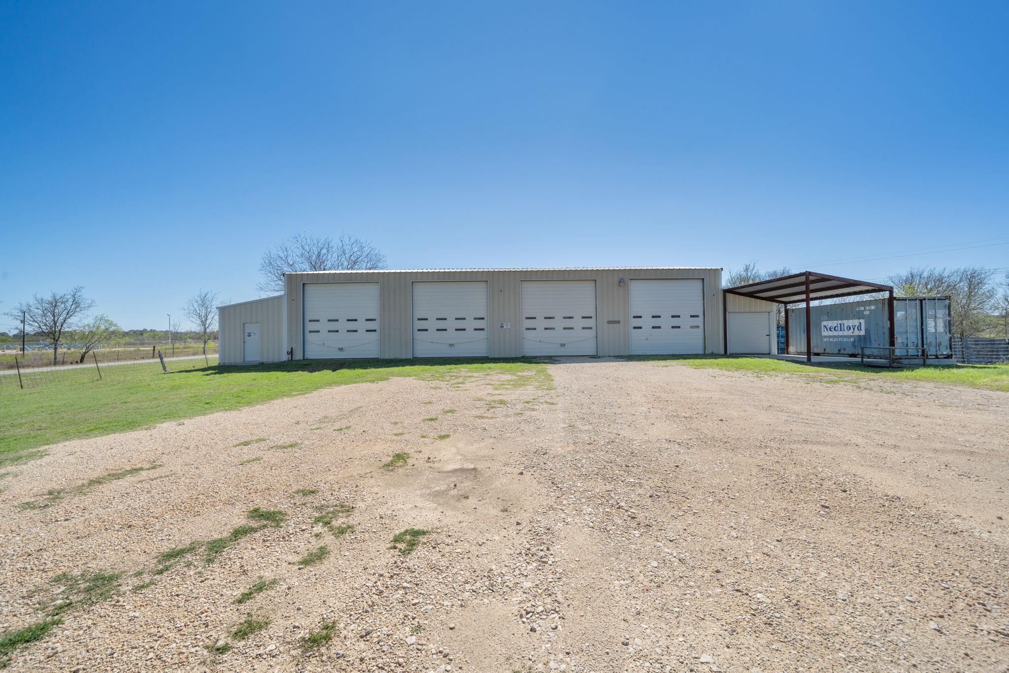 1516 Old Luling Rd, Lockhart, TX 78644