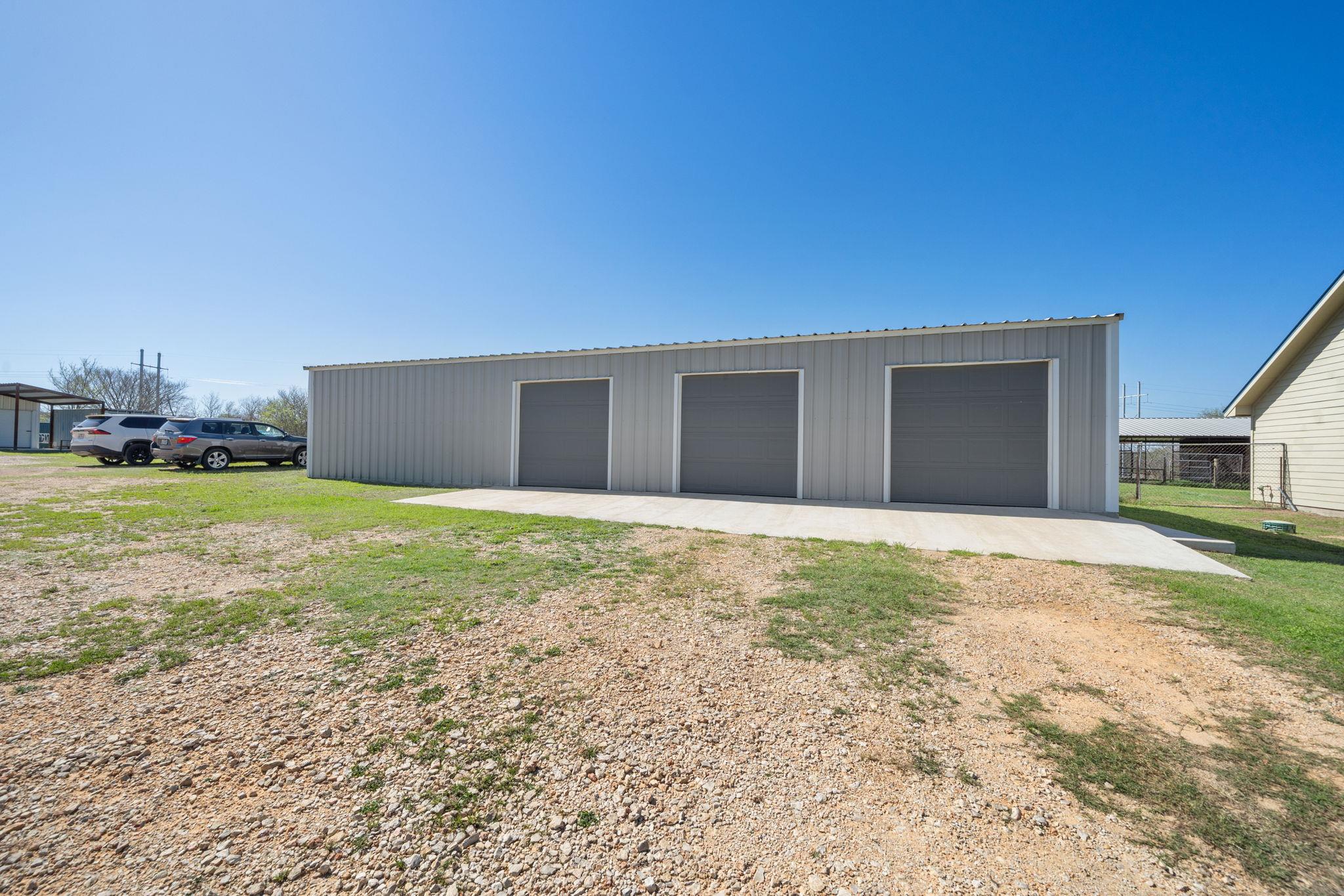 1516 Old Luling Rd, Lockhart, TX 78644