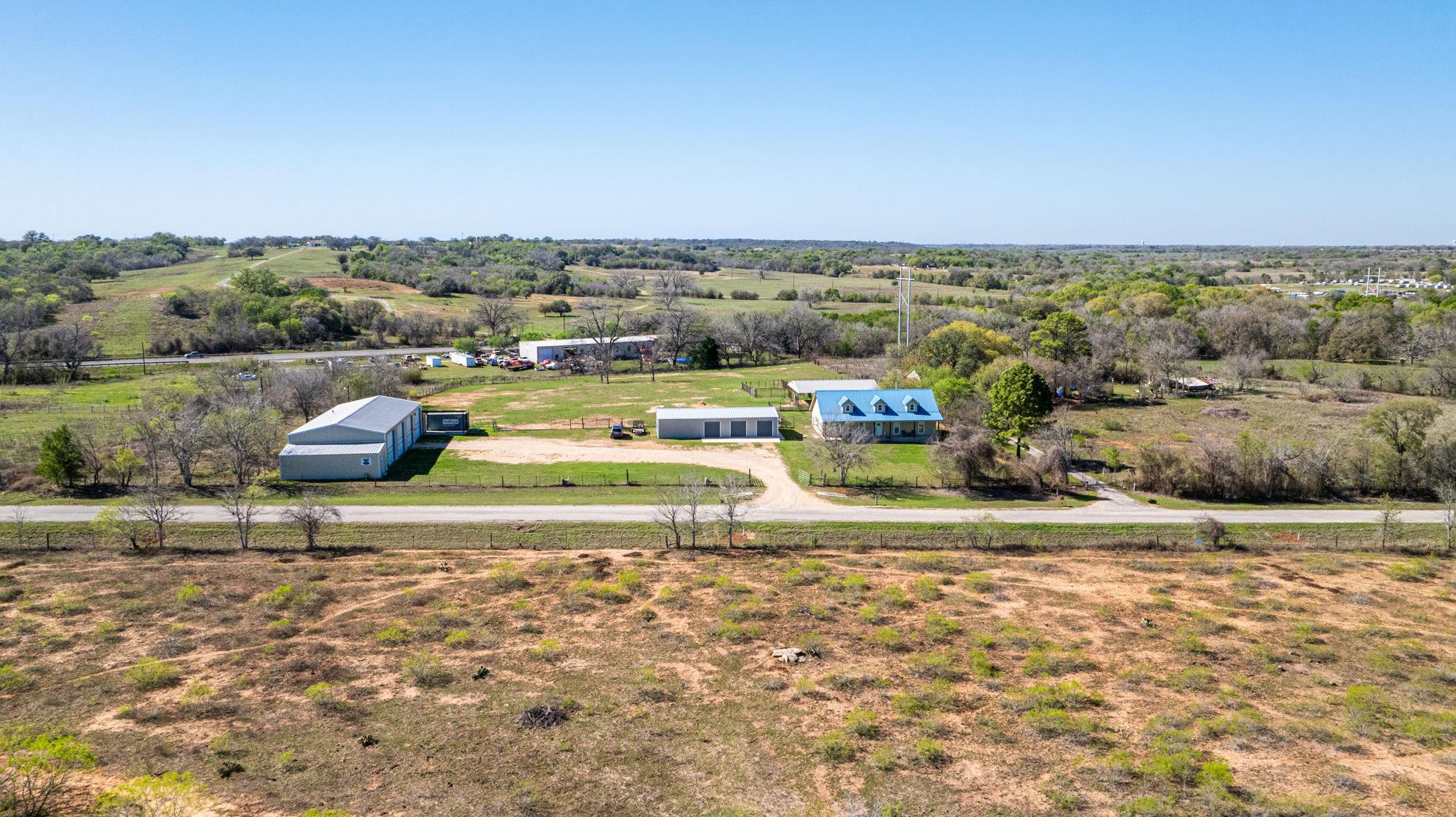 1516 Old Luling Rd, Lockhart, TX 78644
