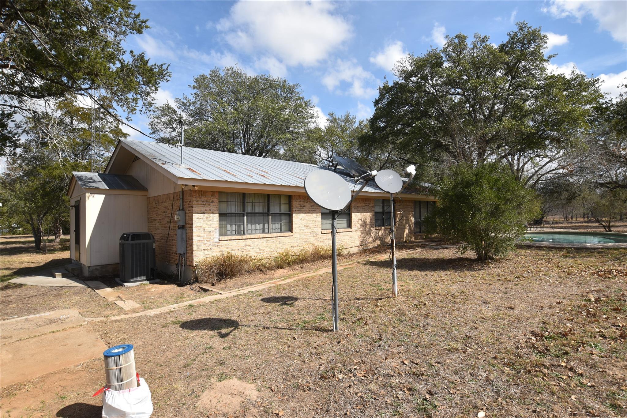687 Fm 812 Rd, Red Rock, TX 78662