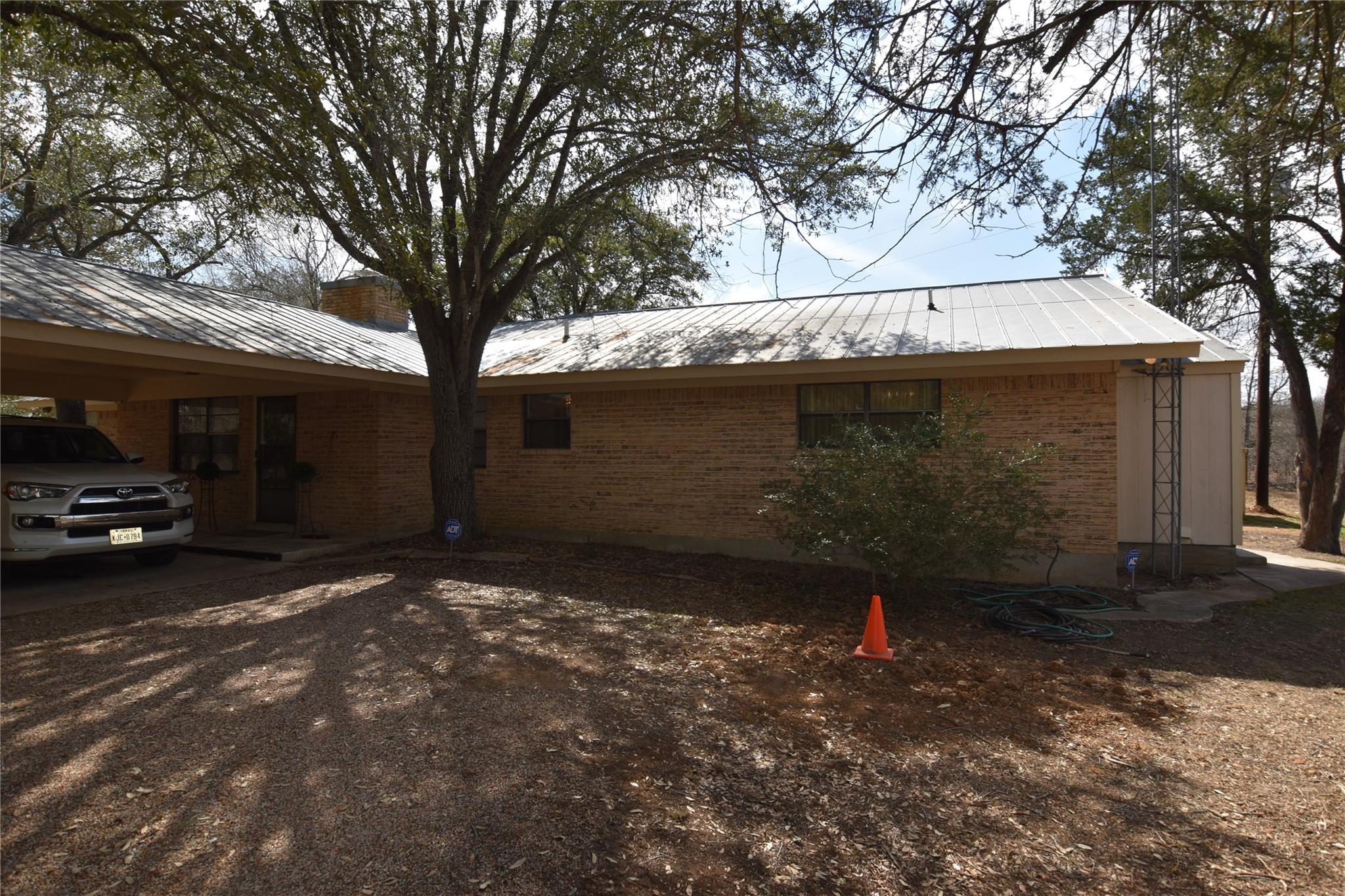 687 Fm 812 Rd, Red Rock, TX 78662