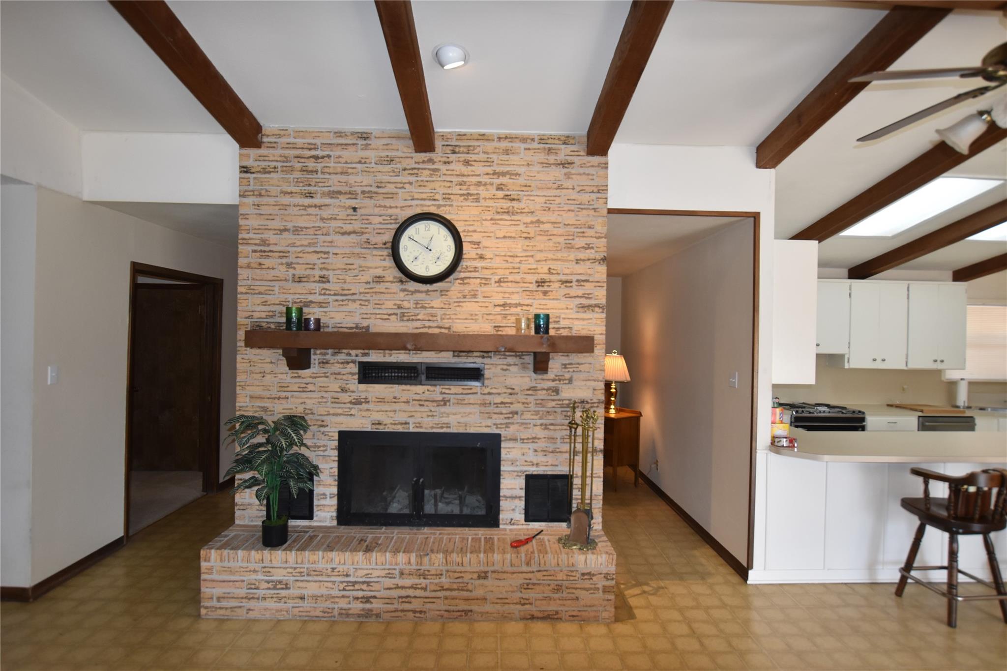 687 Fm 812 Rd, Red Rock, TX 78662