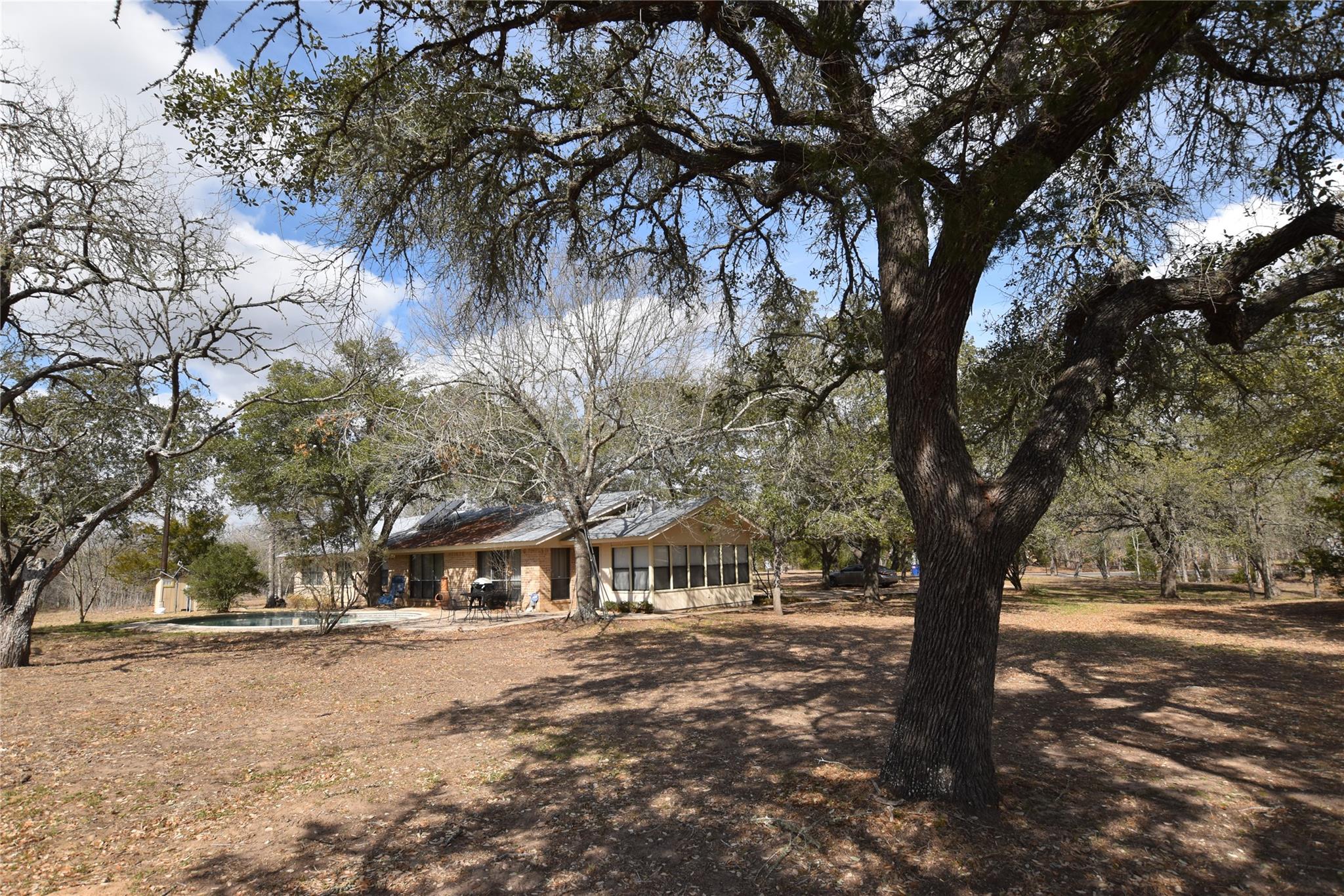 687 Fm 812 Rd, Red Rock, TX 78662