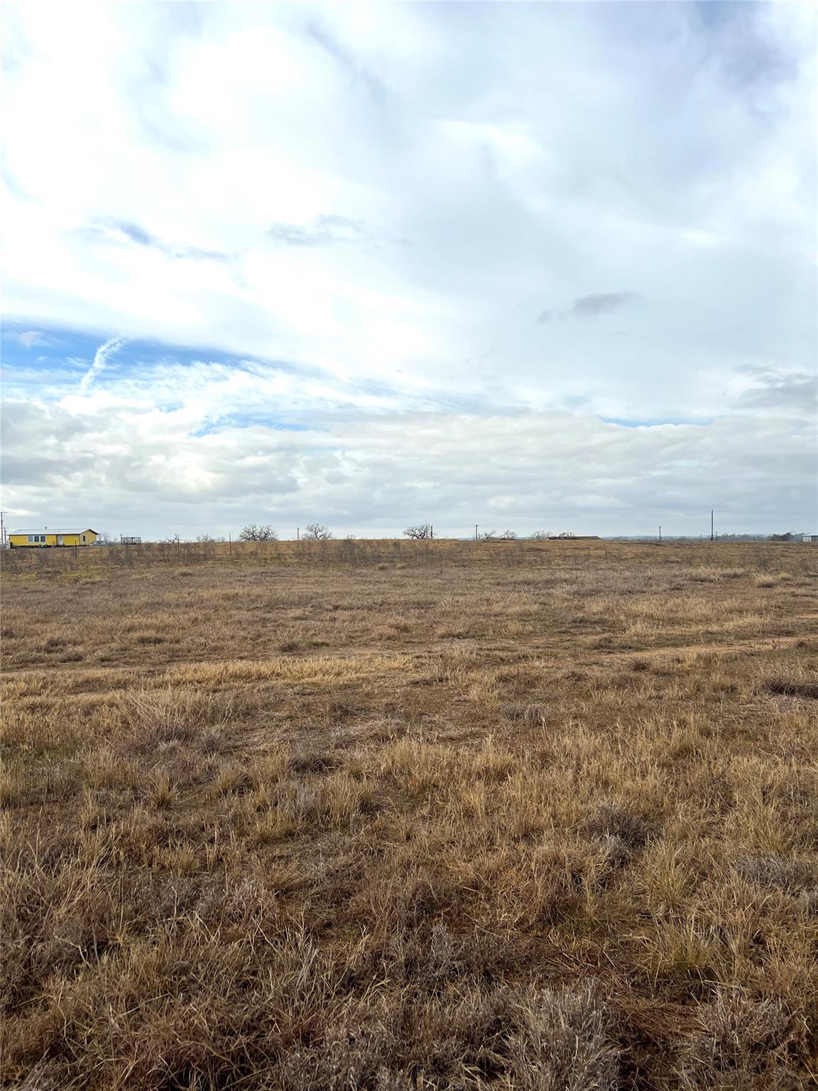 505 Engelke Rd, Kingsbury, TX 78638