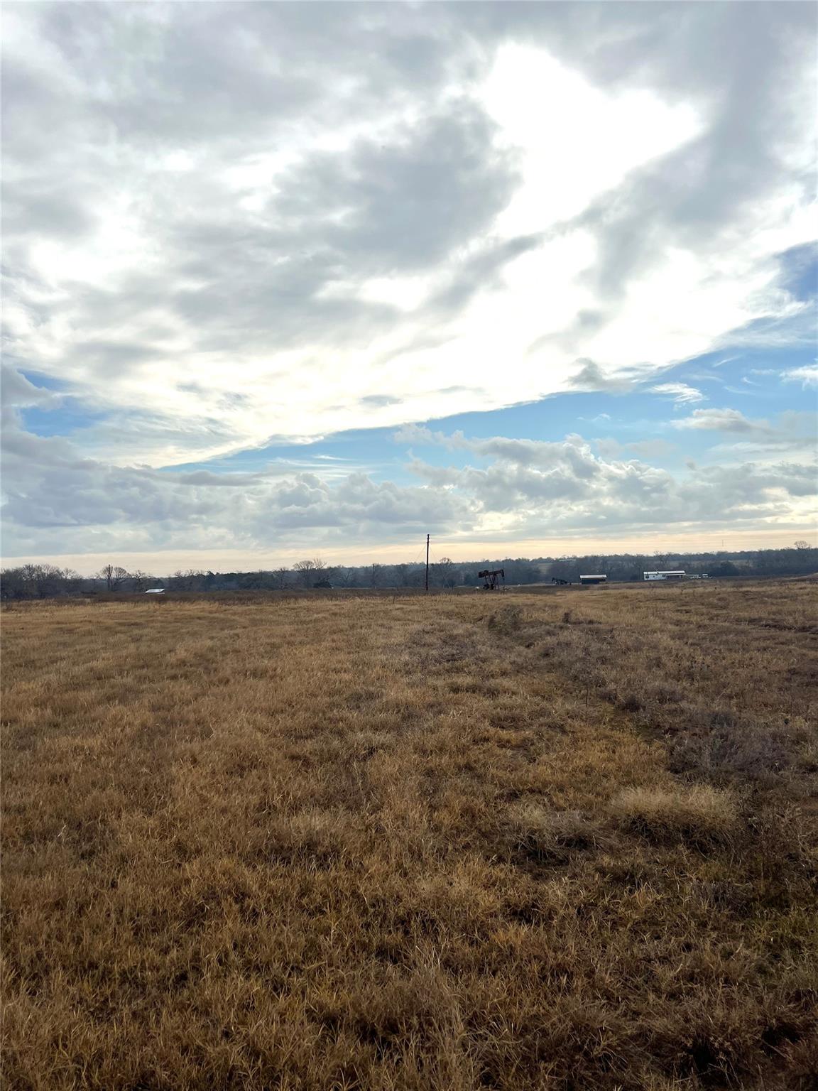 505 Engelke Rd, Kingsbury, TX 78638