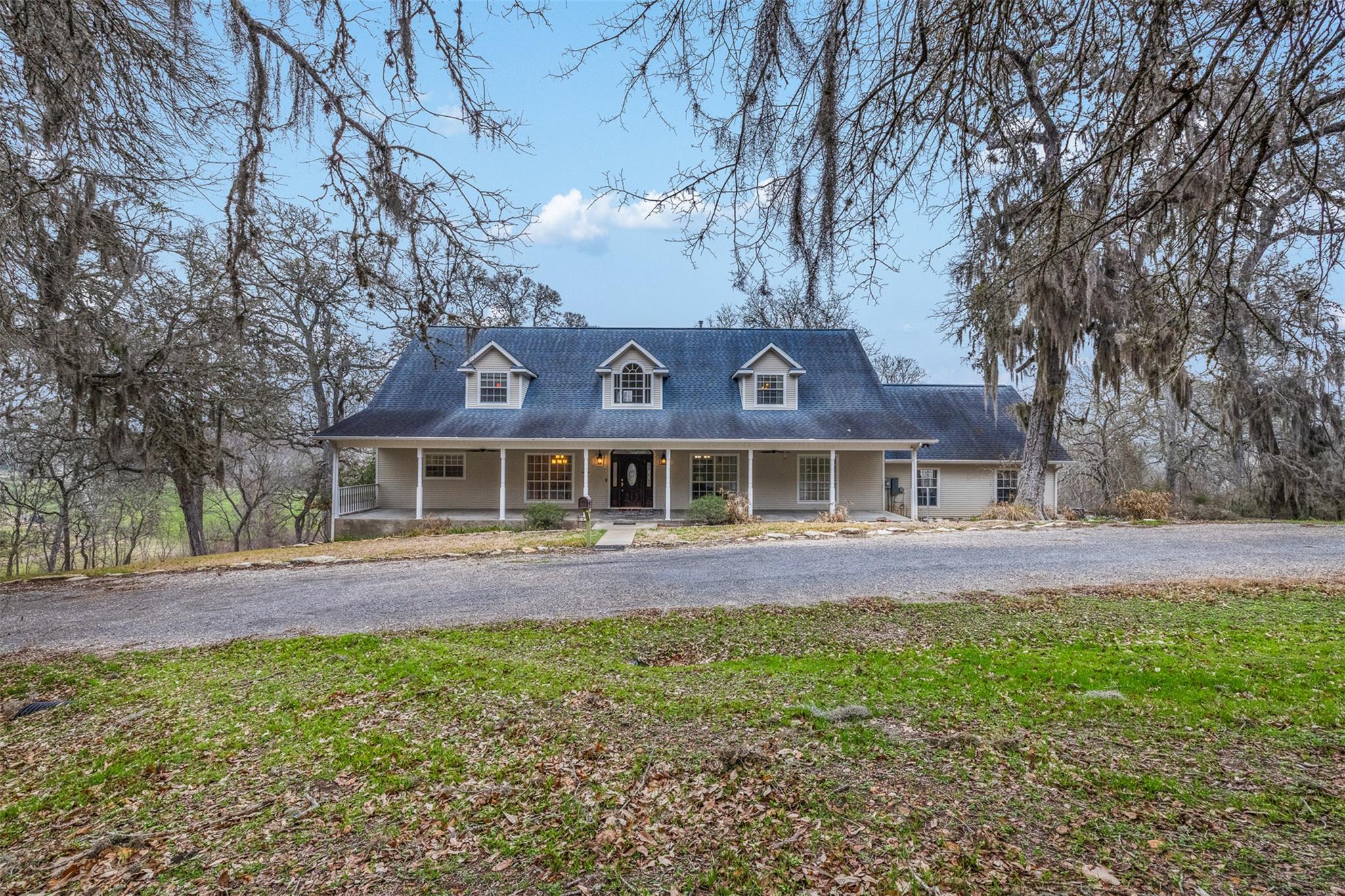 601 Country Club Ct, La Grange, TX 78945