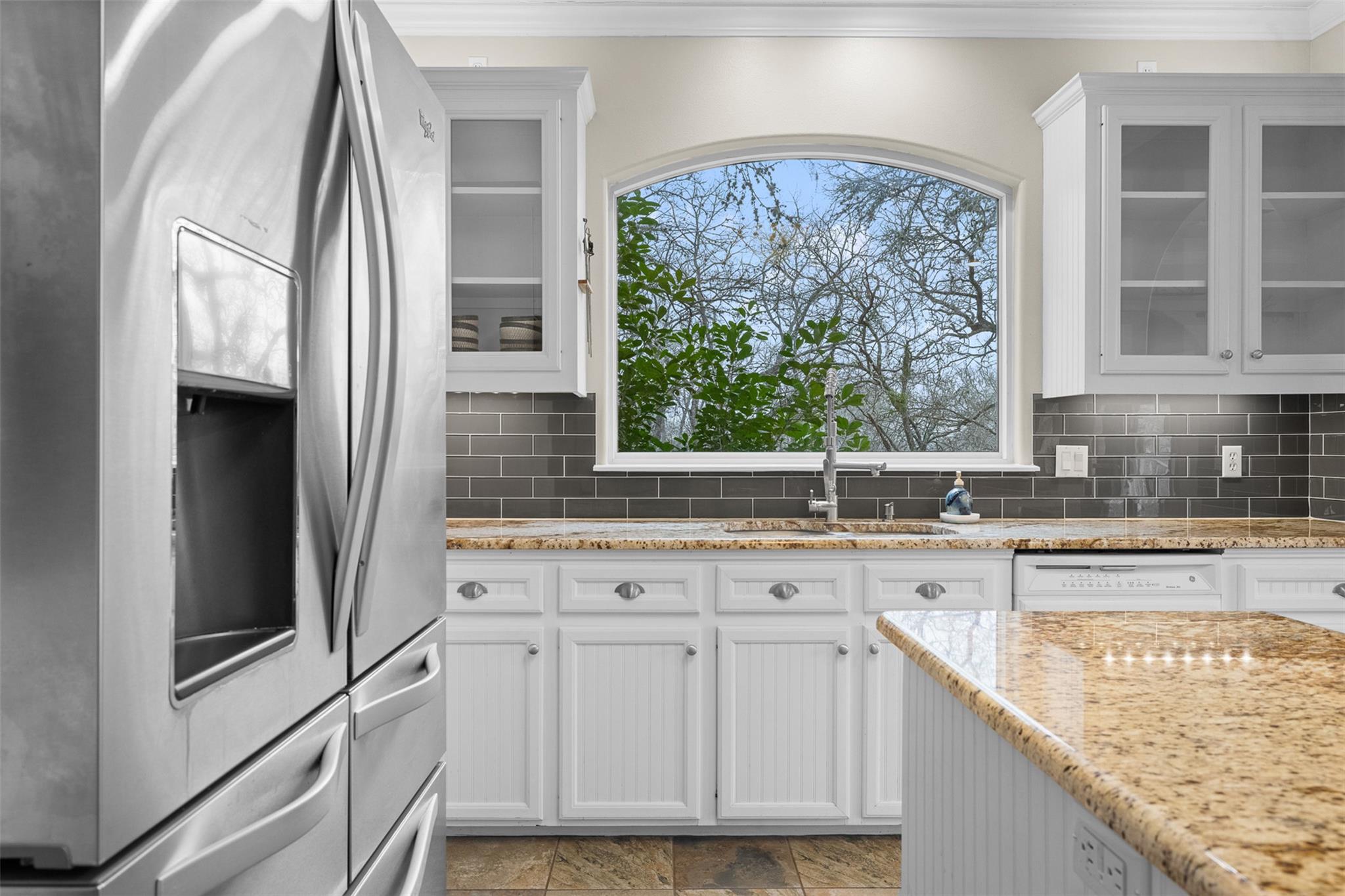 601 Country Club Ct, La Grange, TX 78945