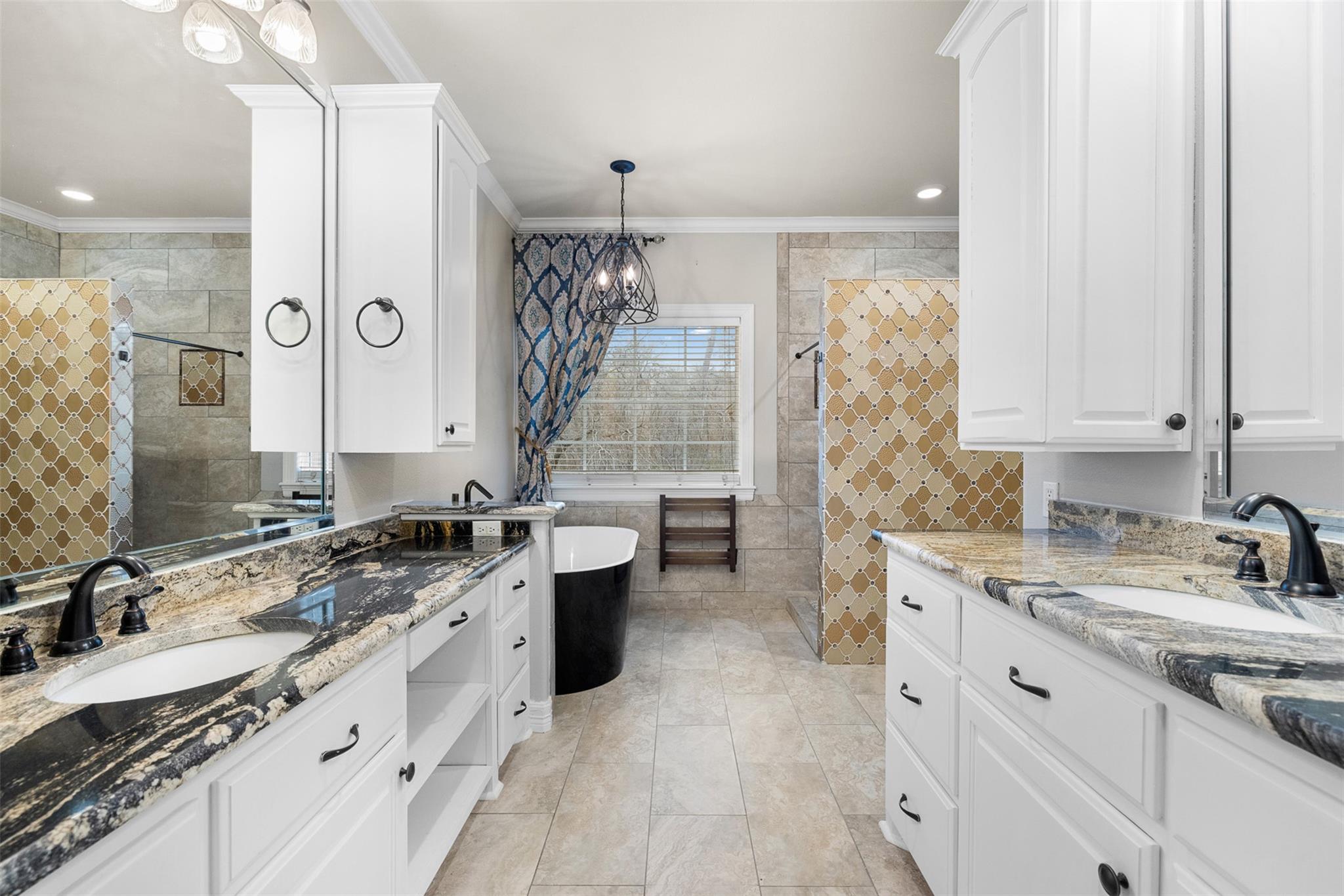 601 Country Club Ct, La Grange, TX 78945