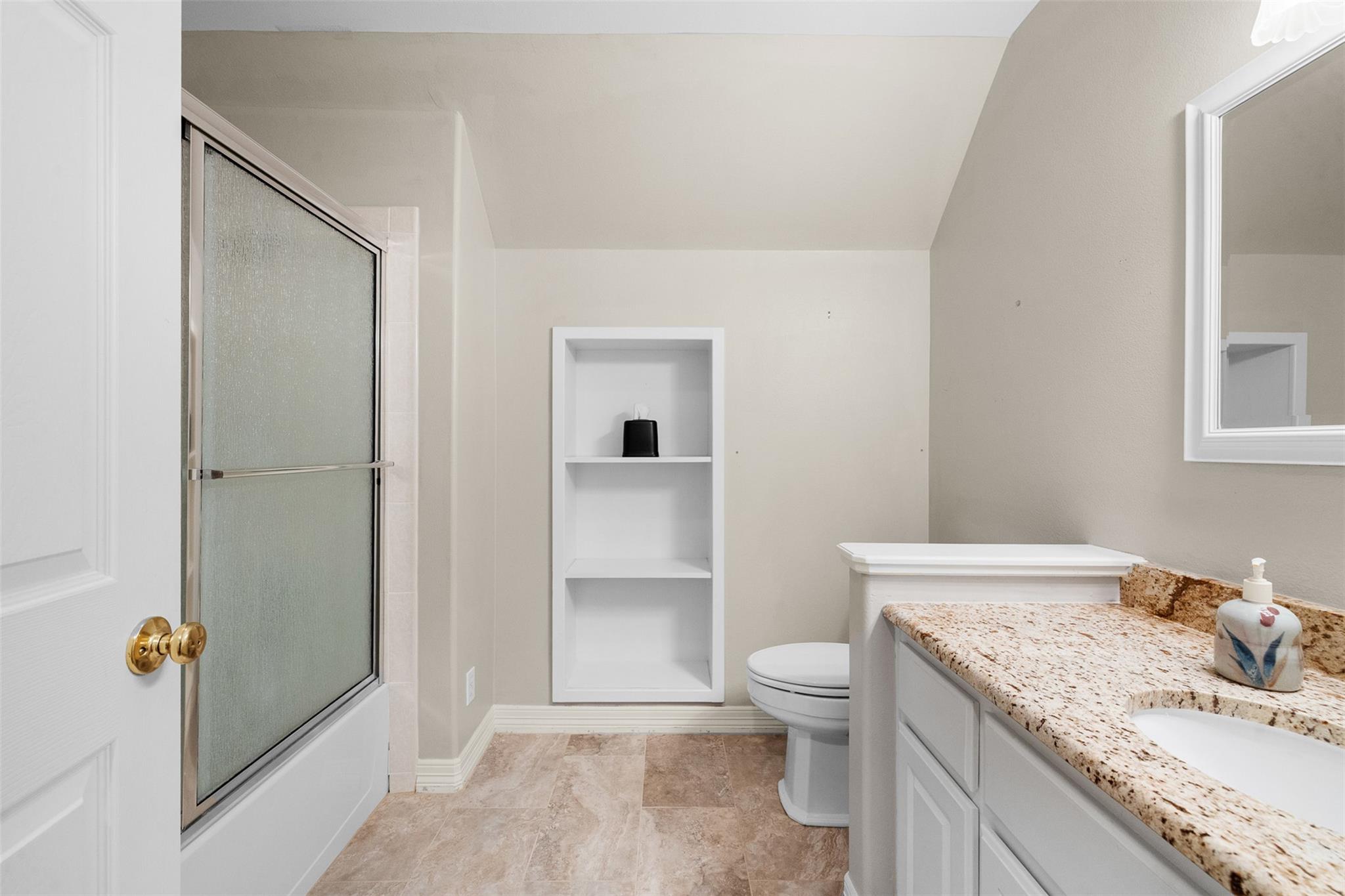 601 Country Club Ct, La Grange, TX 78945