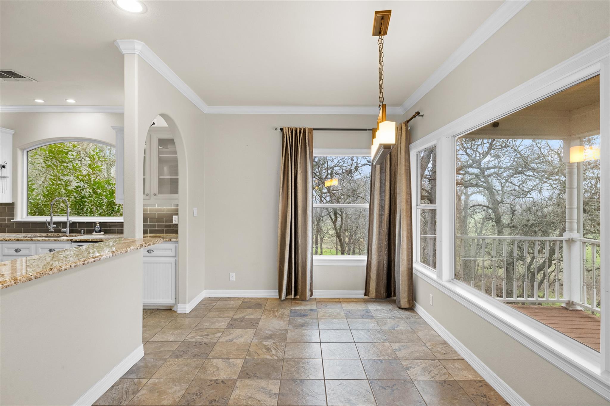 601 Country Club Ct, La Grange, TX 78945